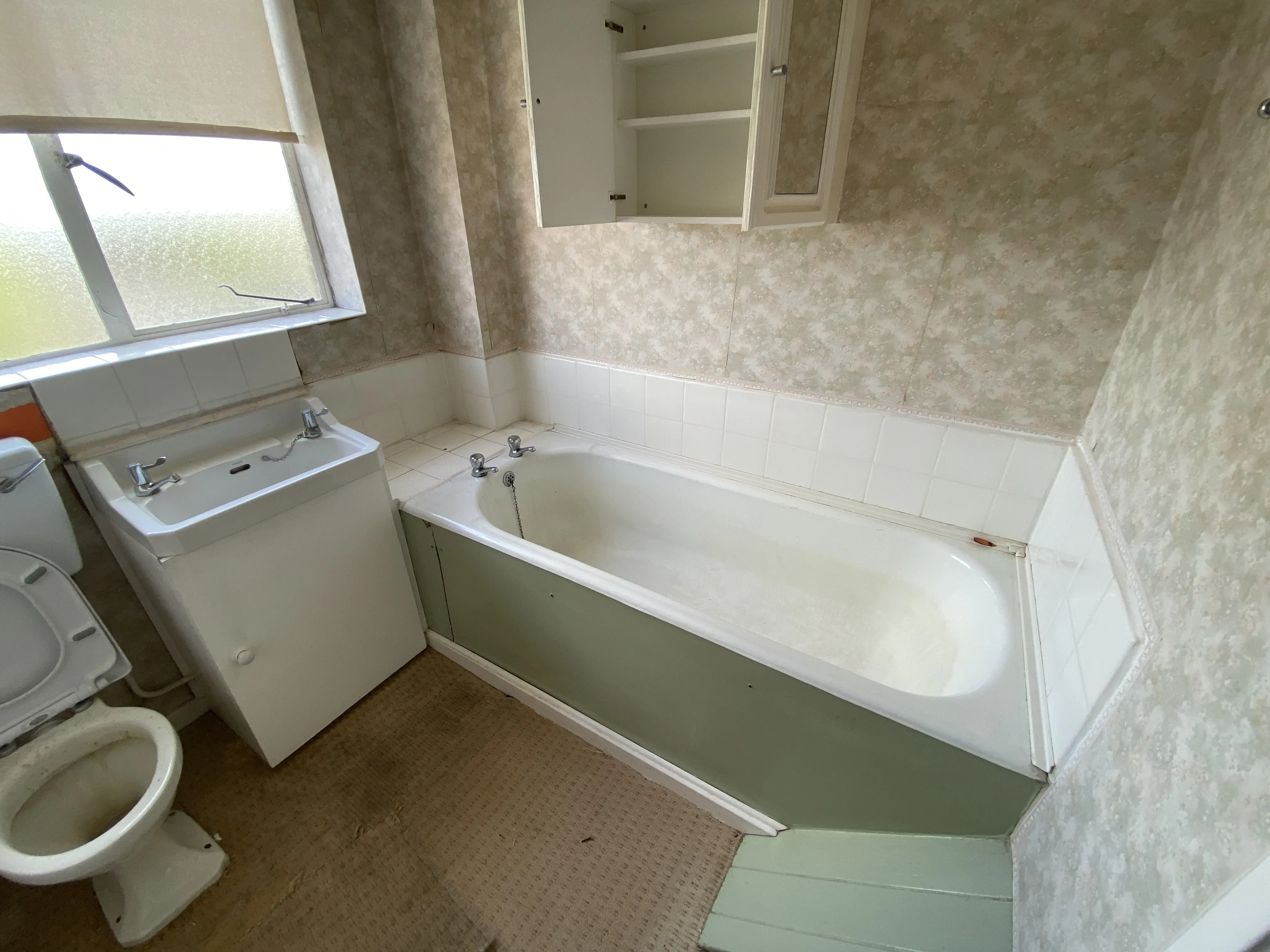 INVESTMENT - Freehold Mid Terrace Building