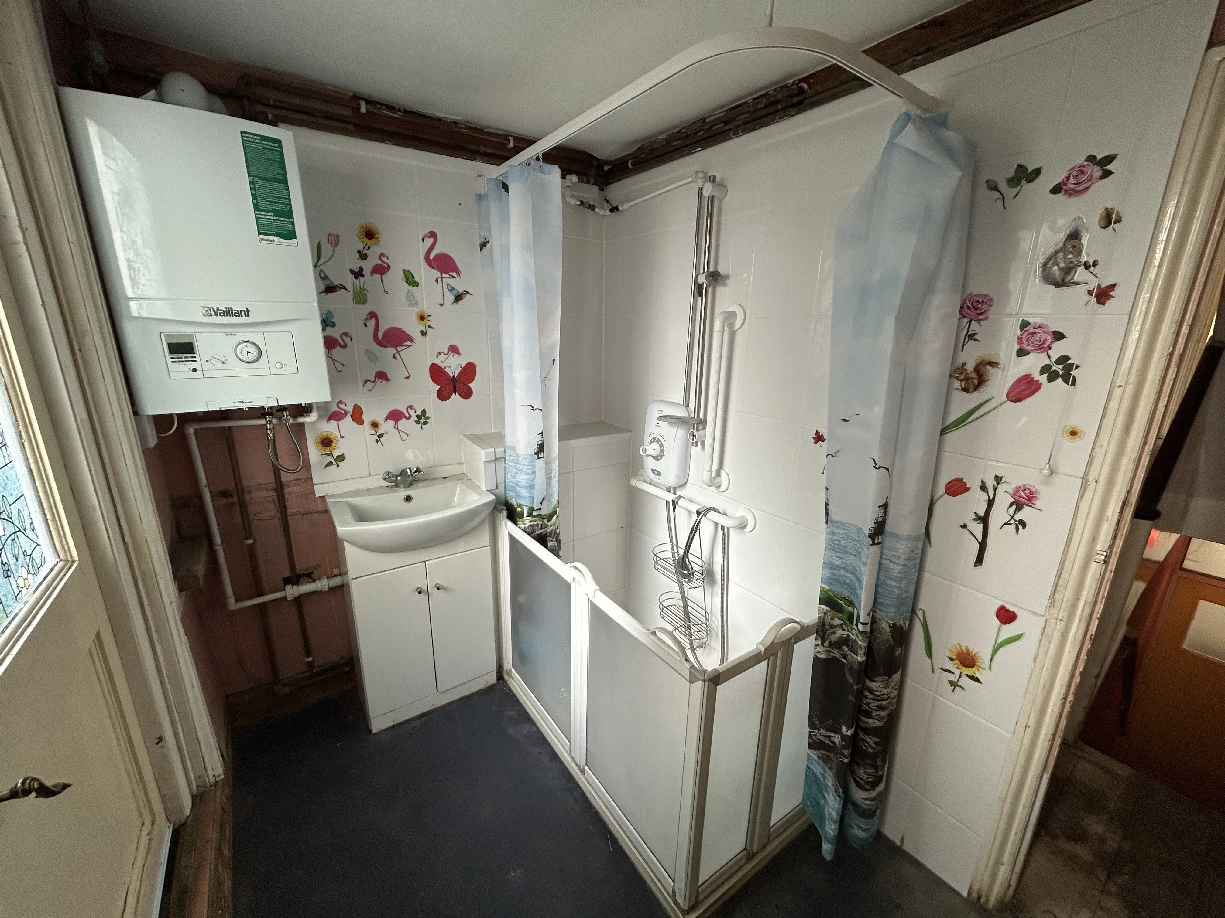 VACANT -  Long Leasehold Self Contained First and Second Floor Maisonette