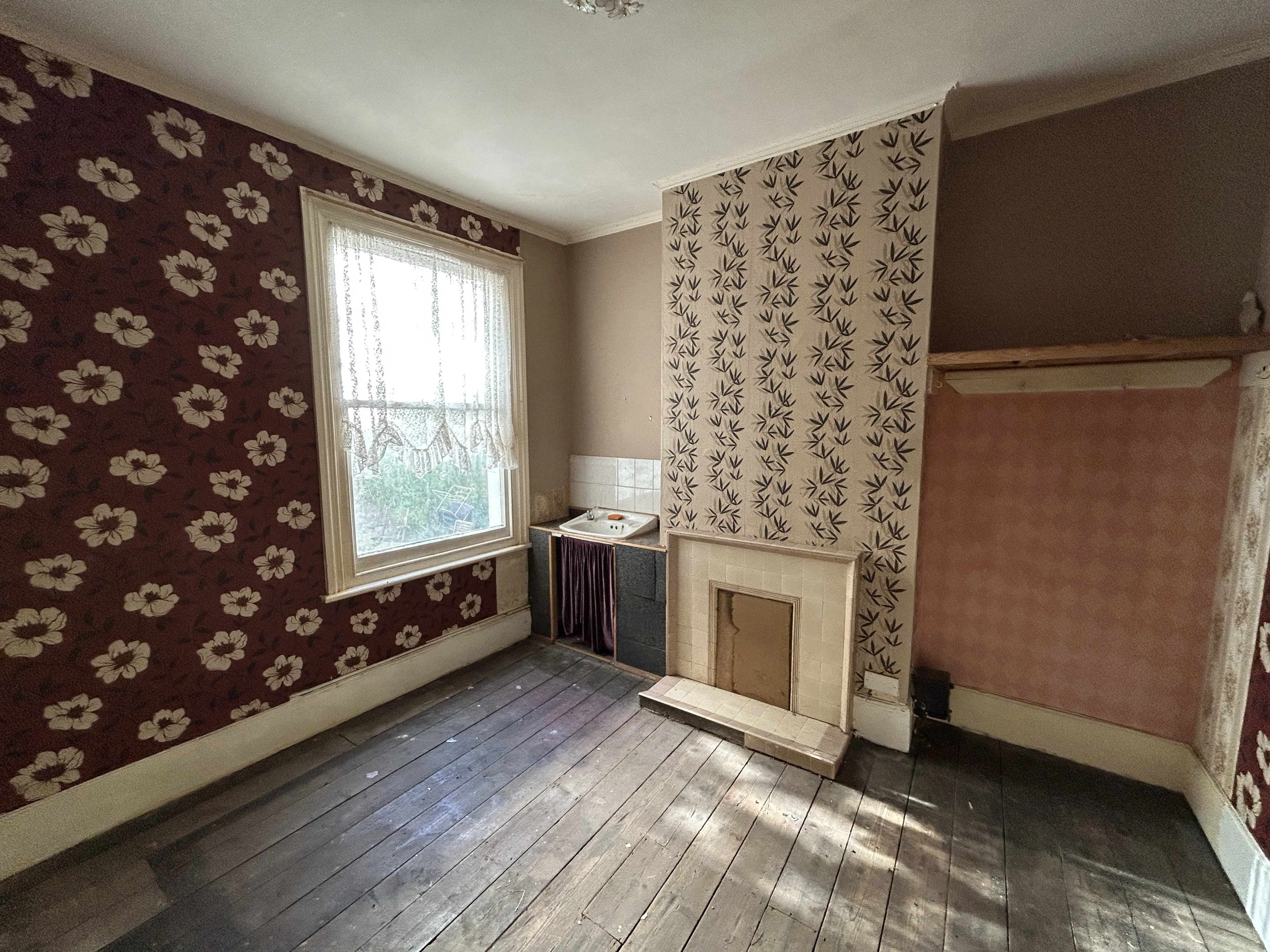 VACANT -  Long Leasehold Self Contained First and Second Floor Maisonette