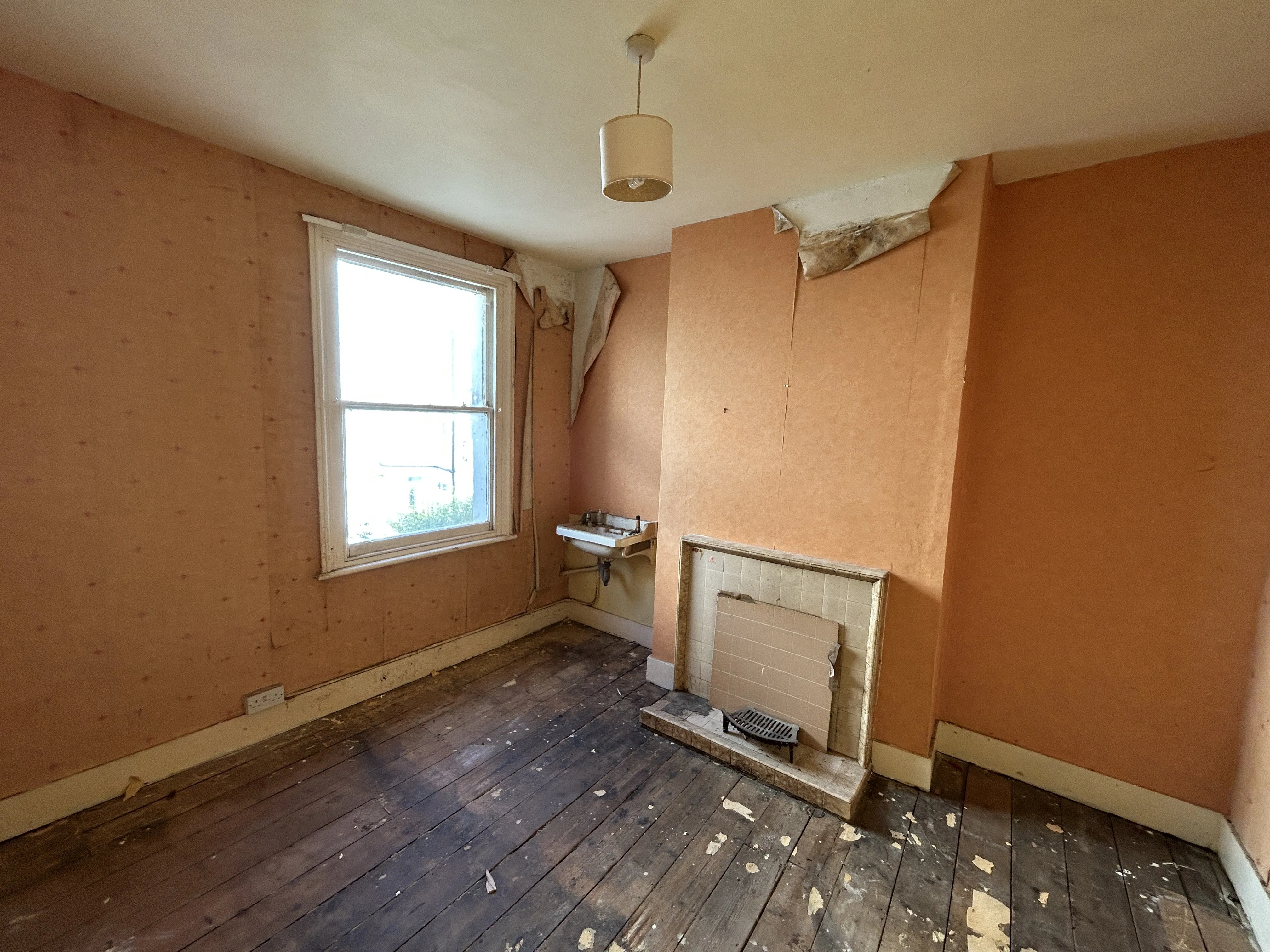 VACANT -  Long Leasehold Self Contained First and Second Floor Maisonette