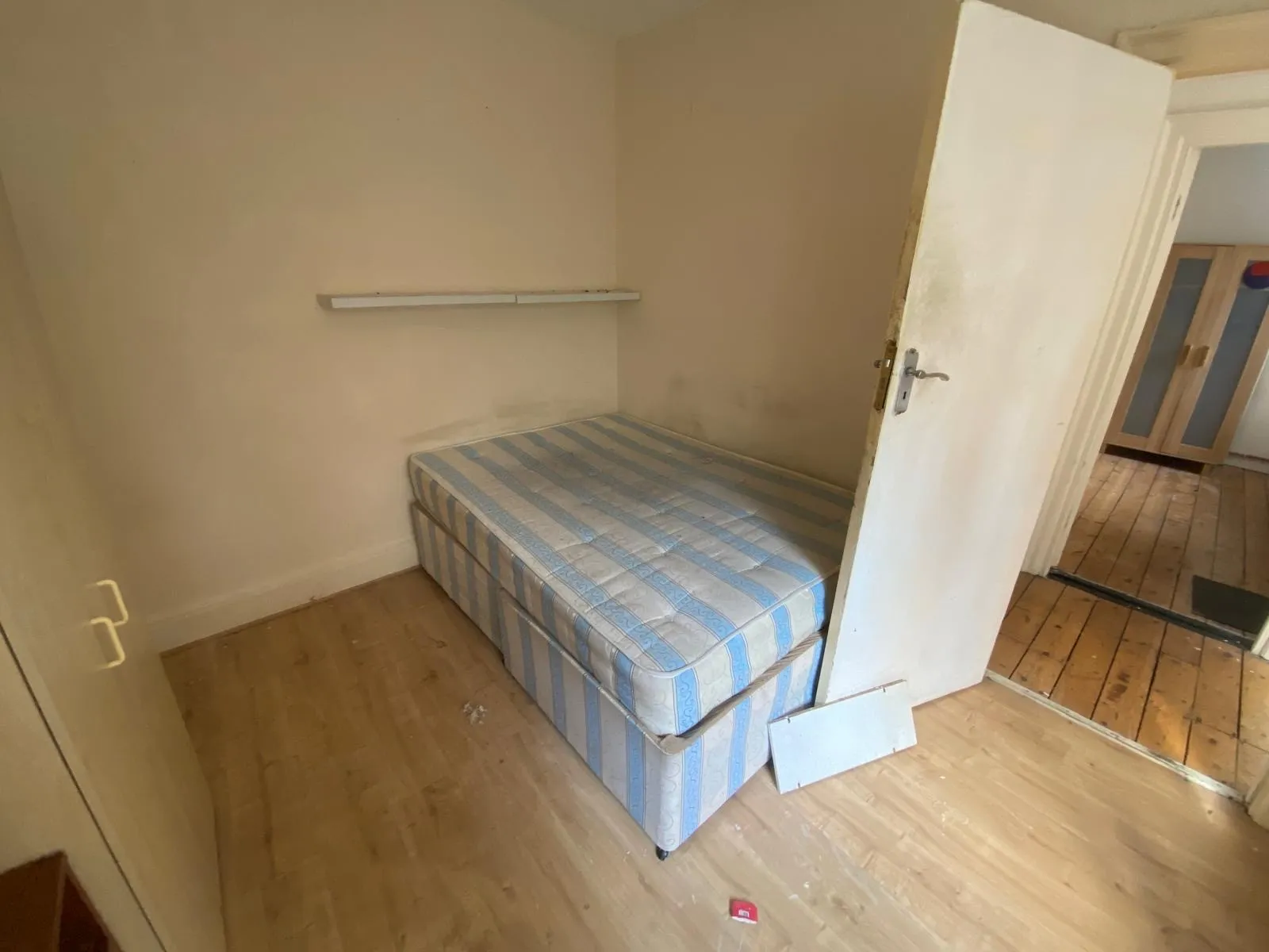 VACANT - Long Leasehold Self Contained Third Floor Flat