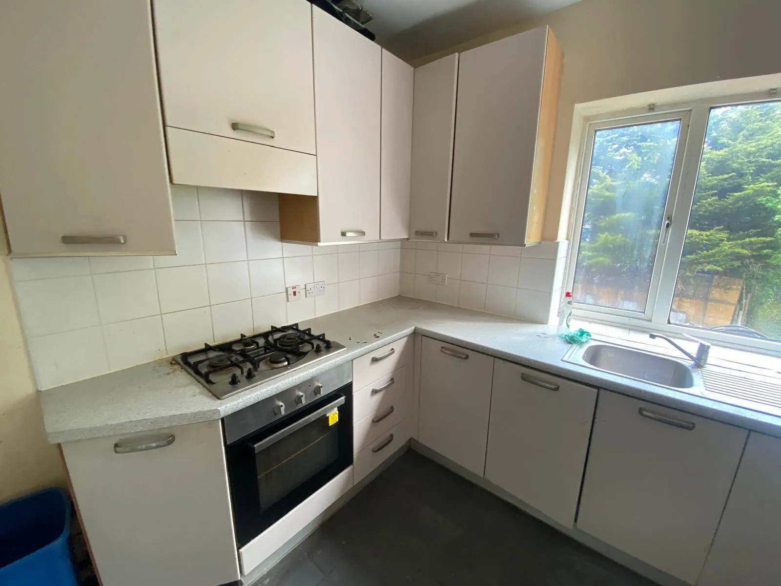 VACANT - Long Leasehold Self Contained Third Floor Flat