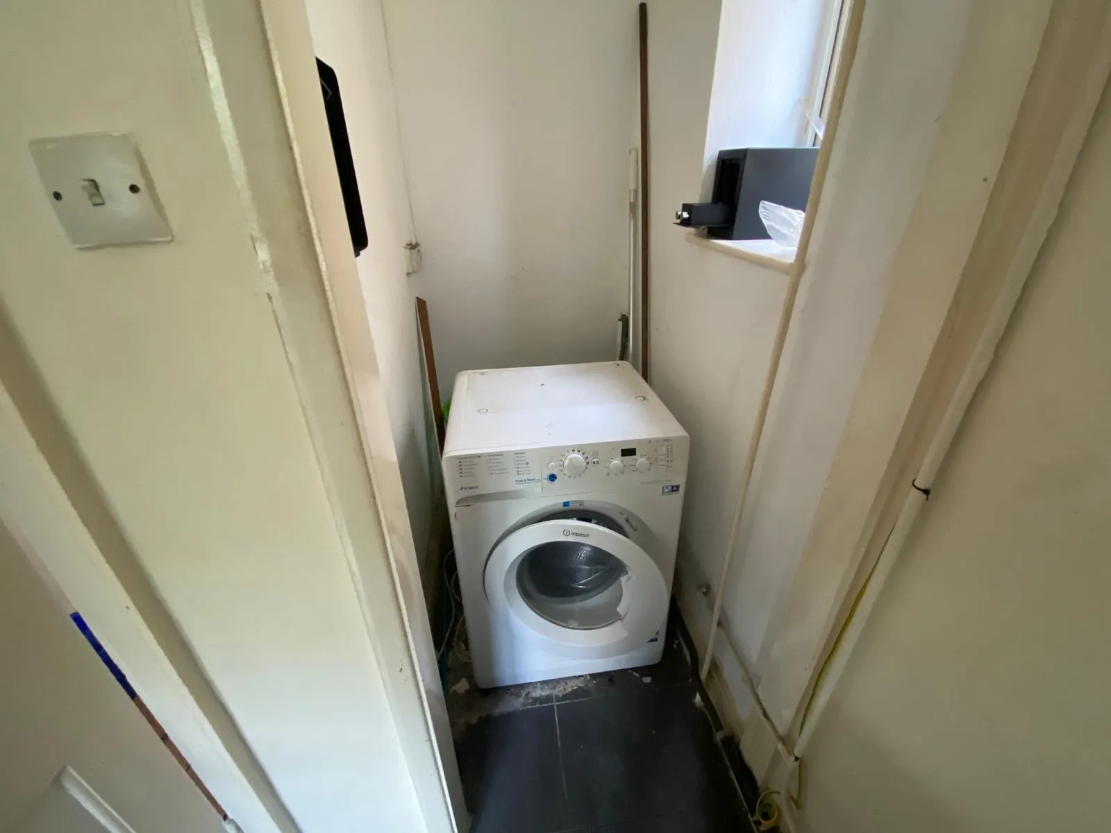VACANT - Long Leasehold Self Contained Third Floor Flat