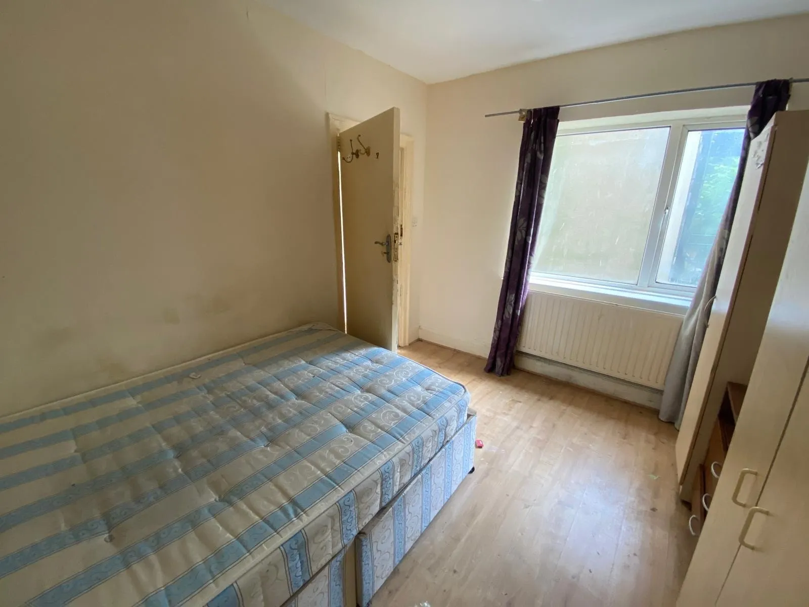 VACANT - Long Leasehold Self Contained Third Floor Flat