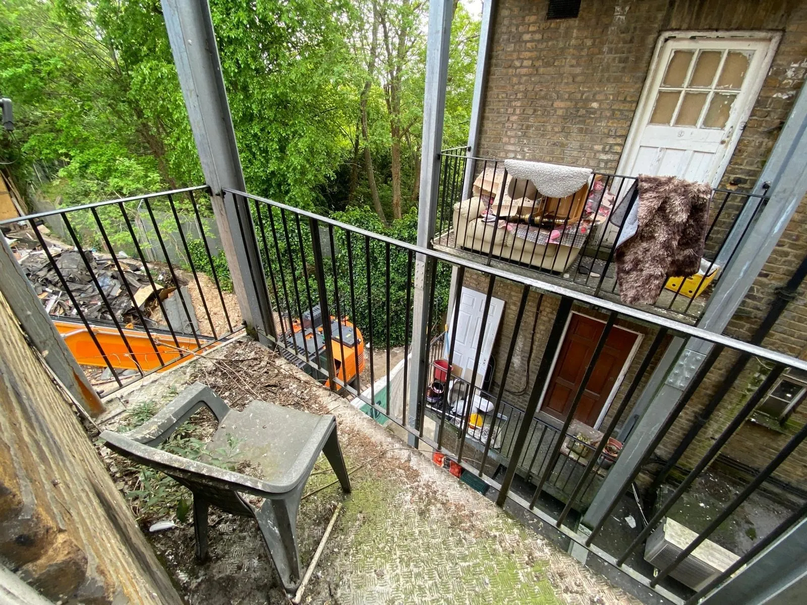 VACANT - Long Leasehold Self Contained Third Floor Flat