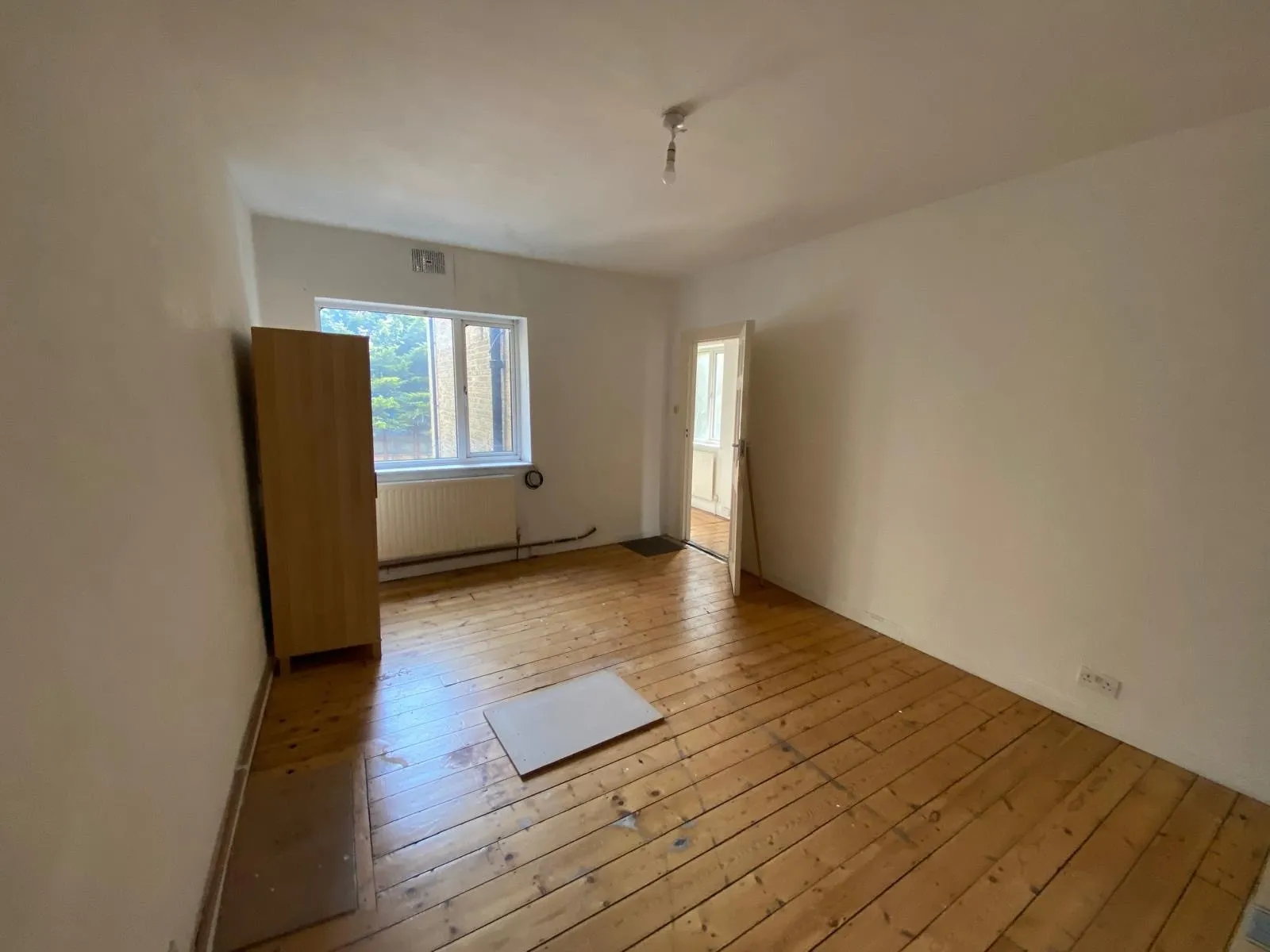 VACANT - Long Leasehold Self Contained Third Floor Flat