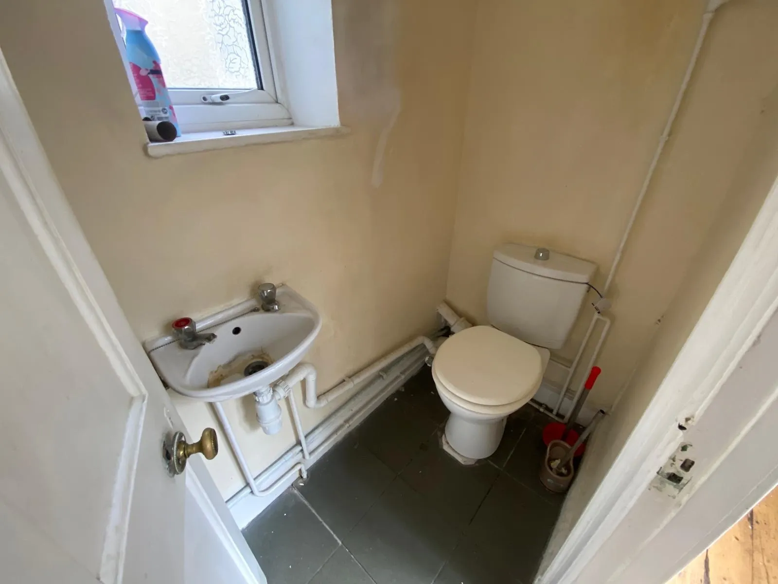 VACANT - Long Leasehold Self Contained Third Floor Flat