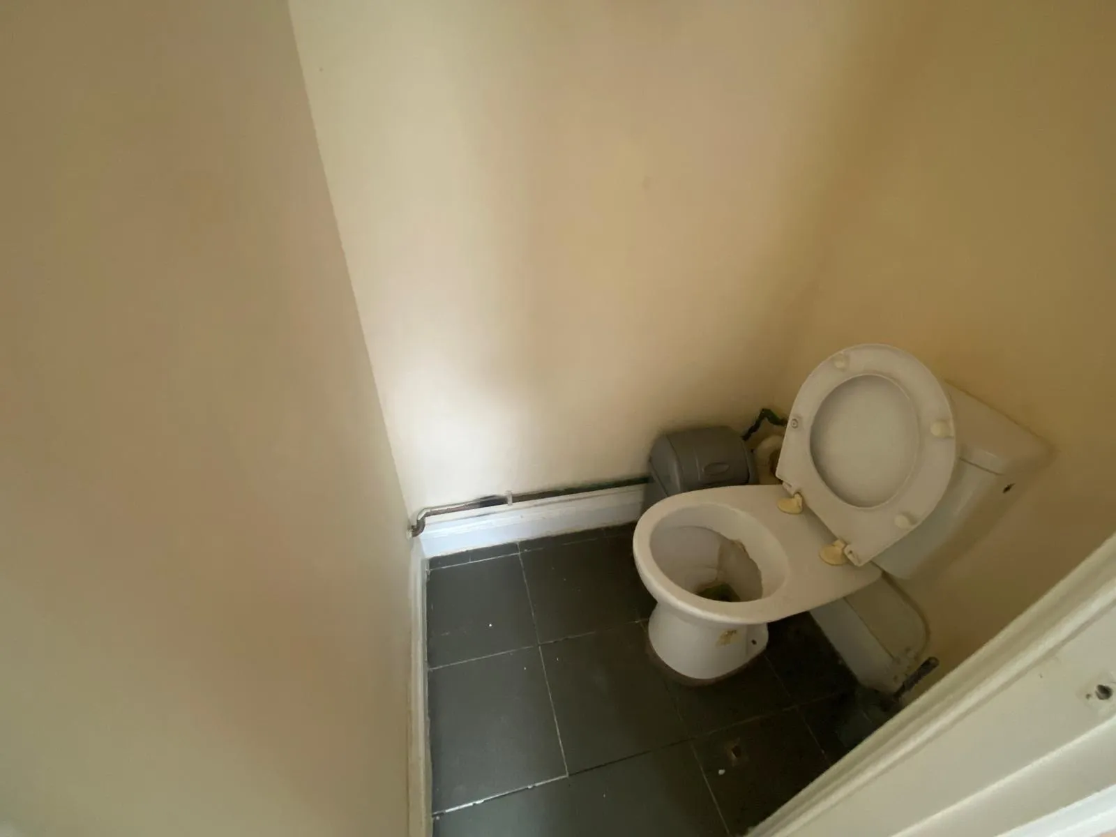 VACANT - Long Leasehold Self Contained Third Floor Flat