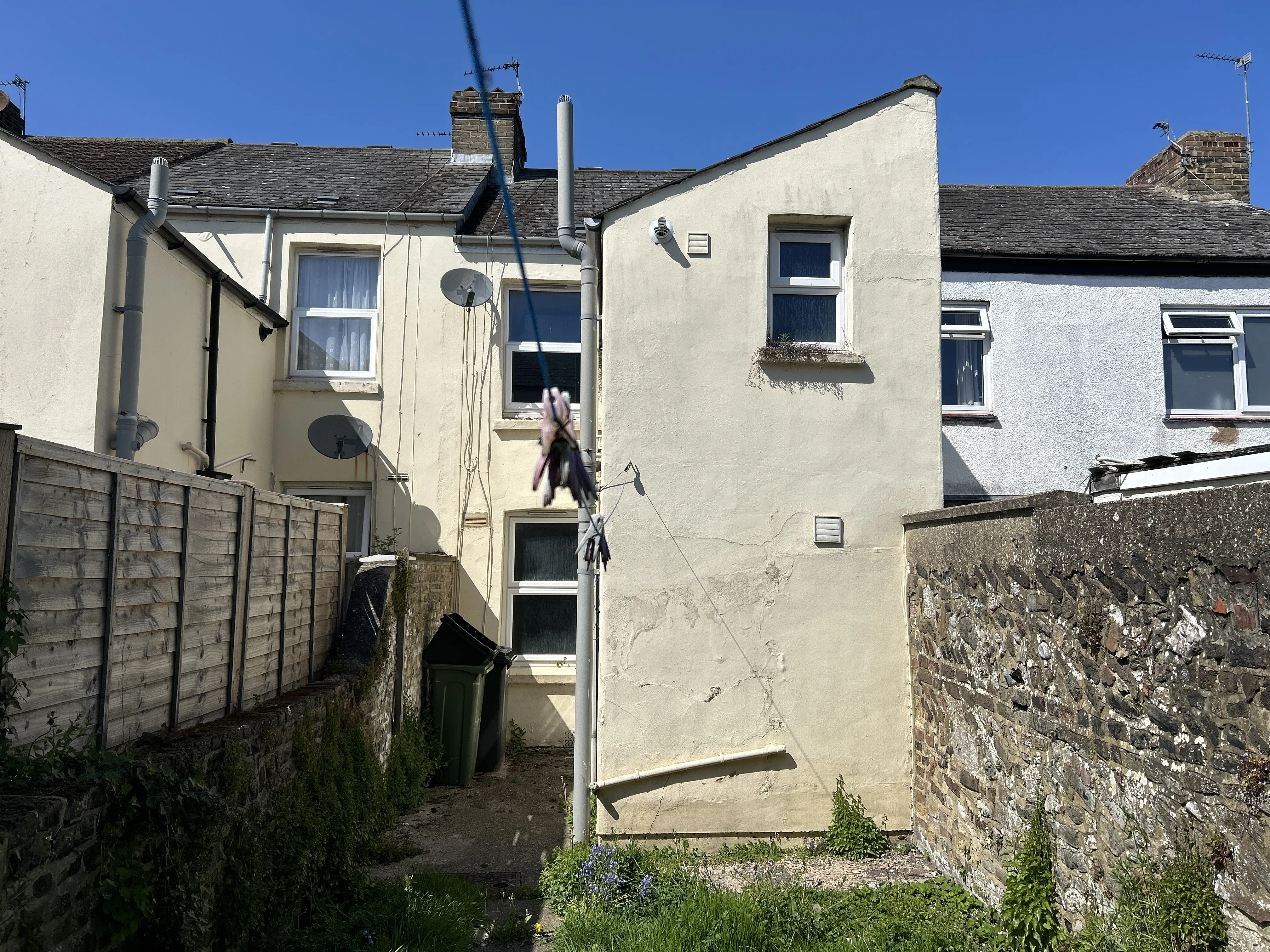 VACANT - Freehold Mid Terrace House