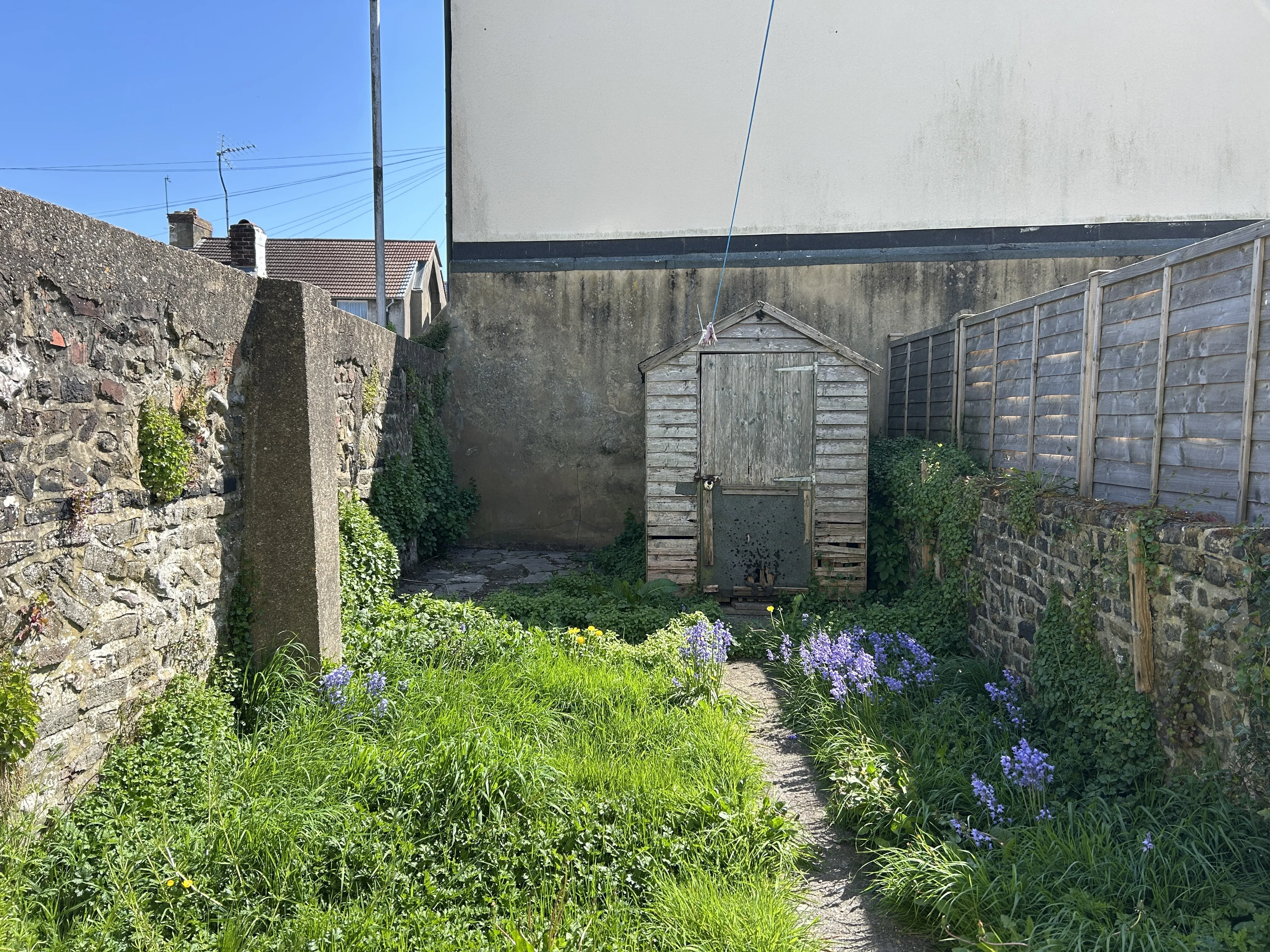 VACANT - Freehold Mid Terrace House