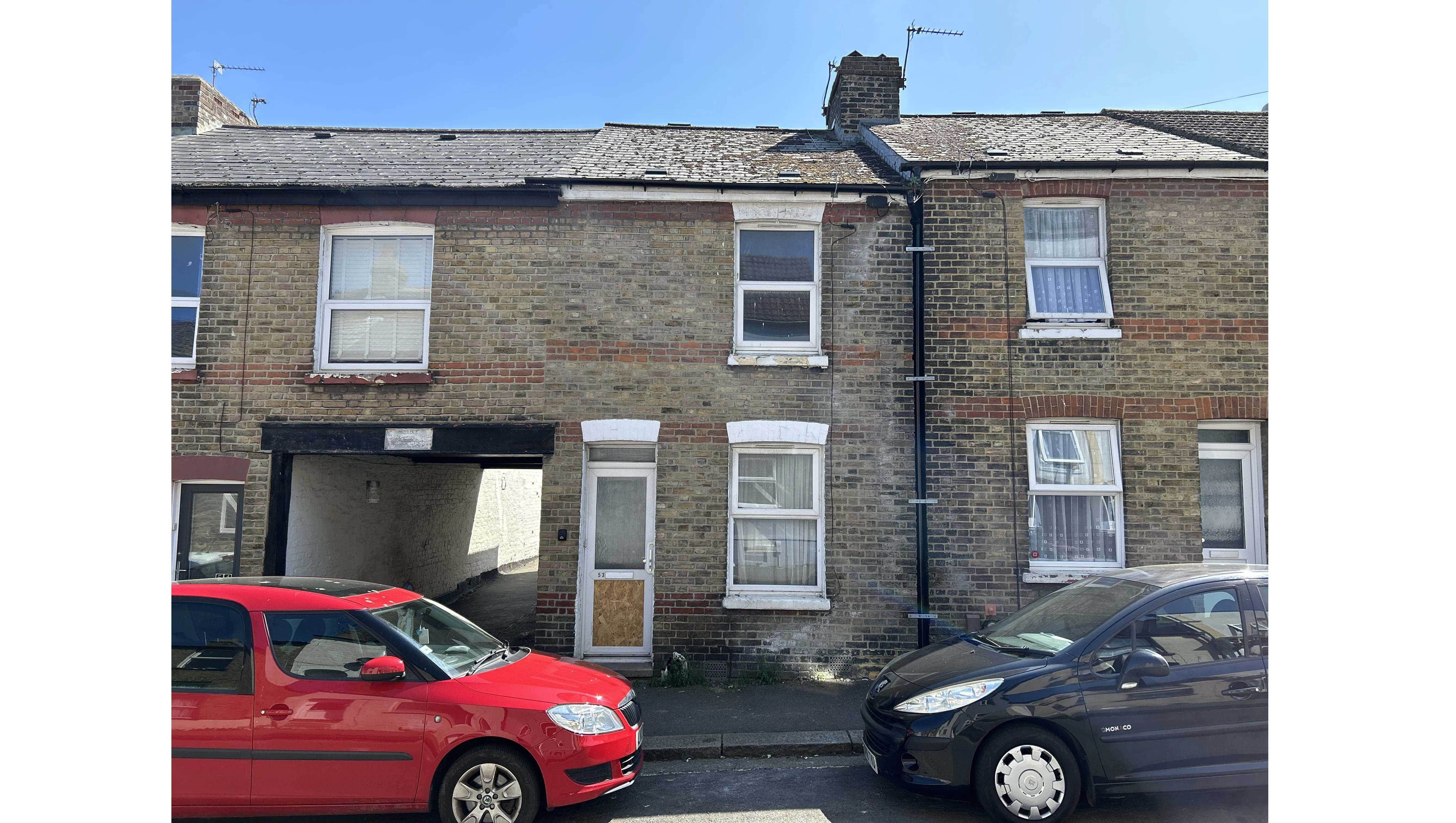 VACANT - Freehold Mid Terrace House