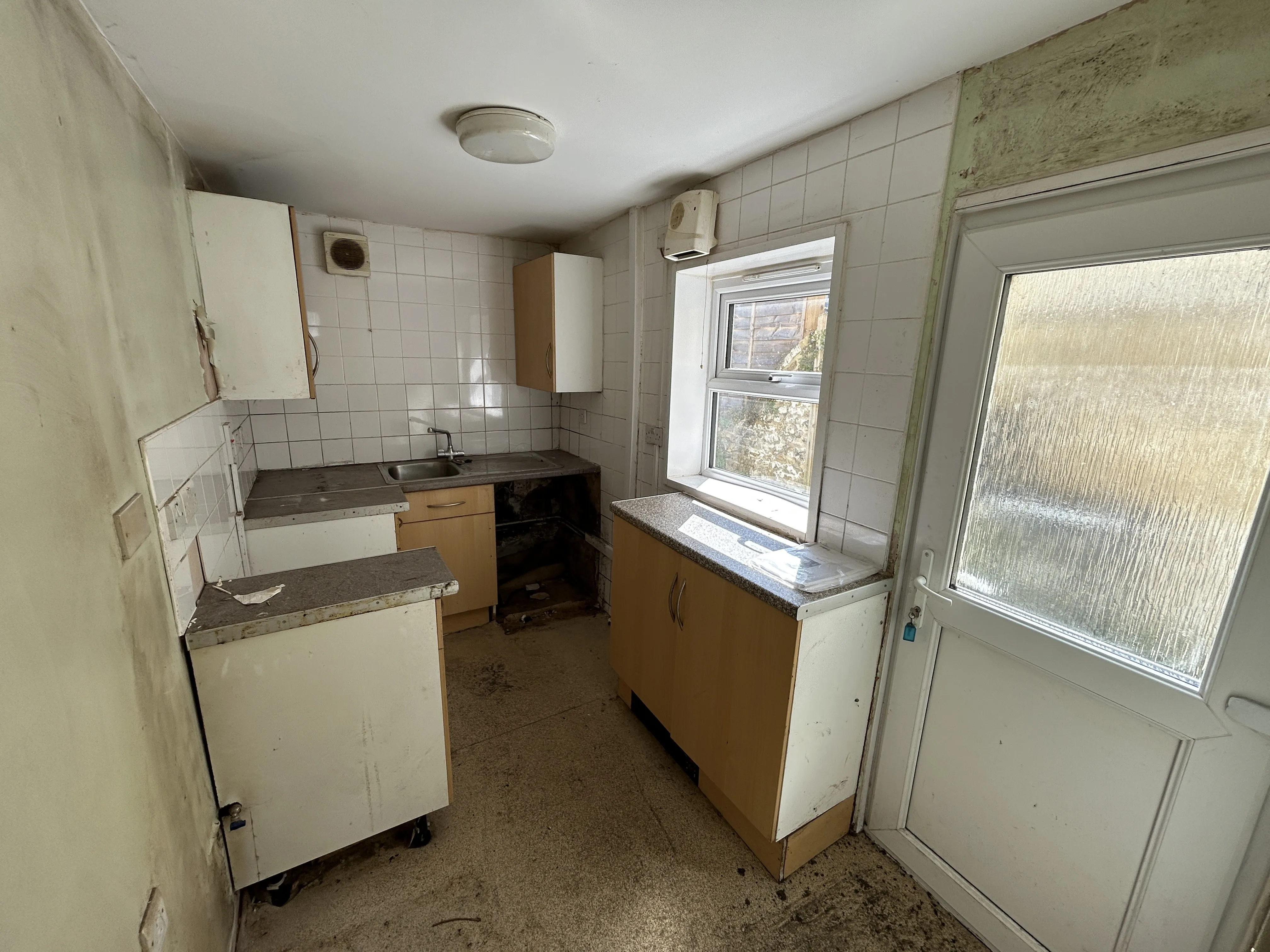VACANT - Freehold Mid Terrace House