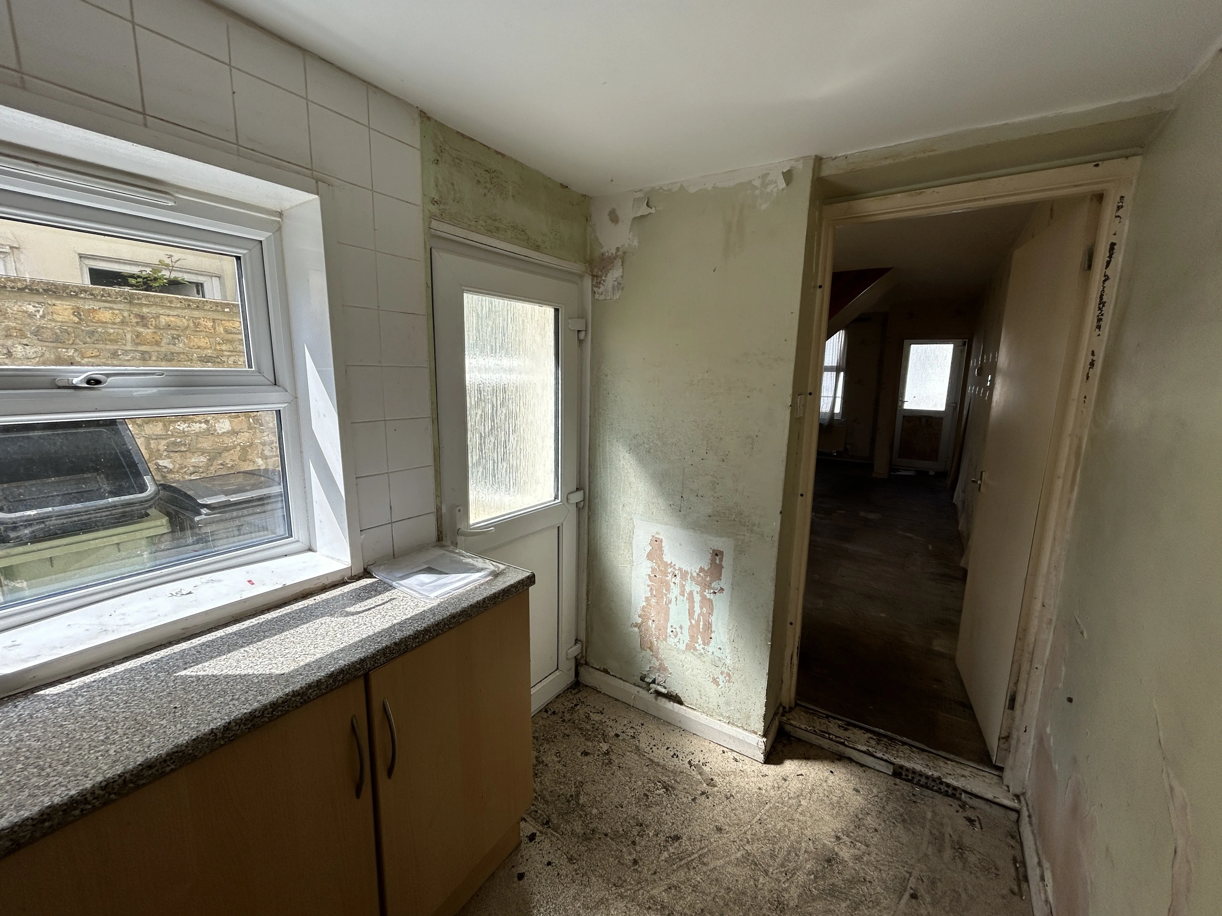 VACANT - Freehold Mid Terrace House