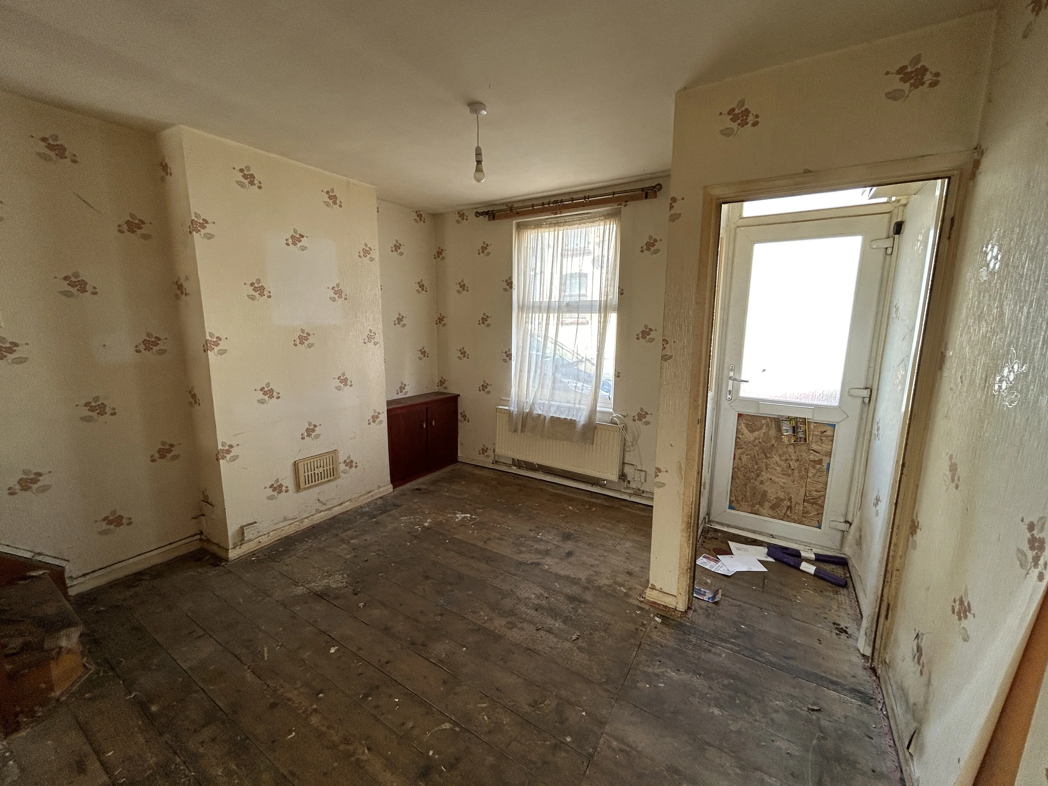 VACANT - Freehold Mid Terrace House