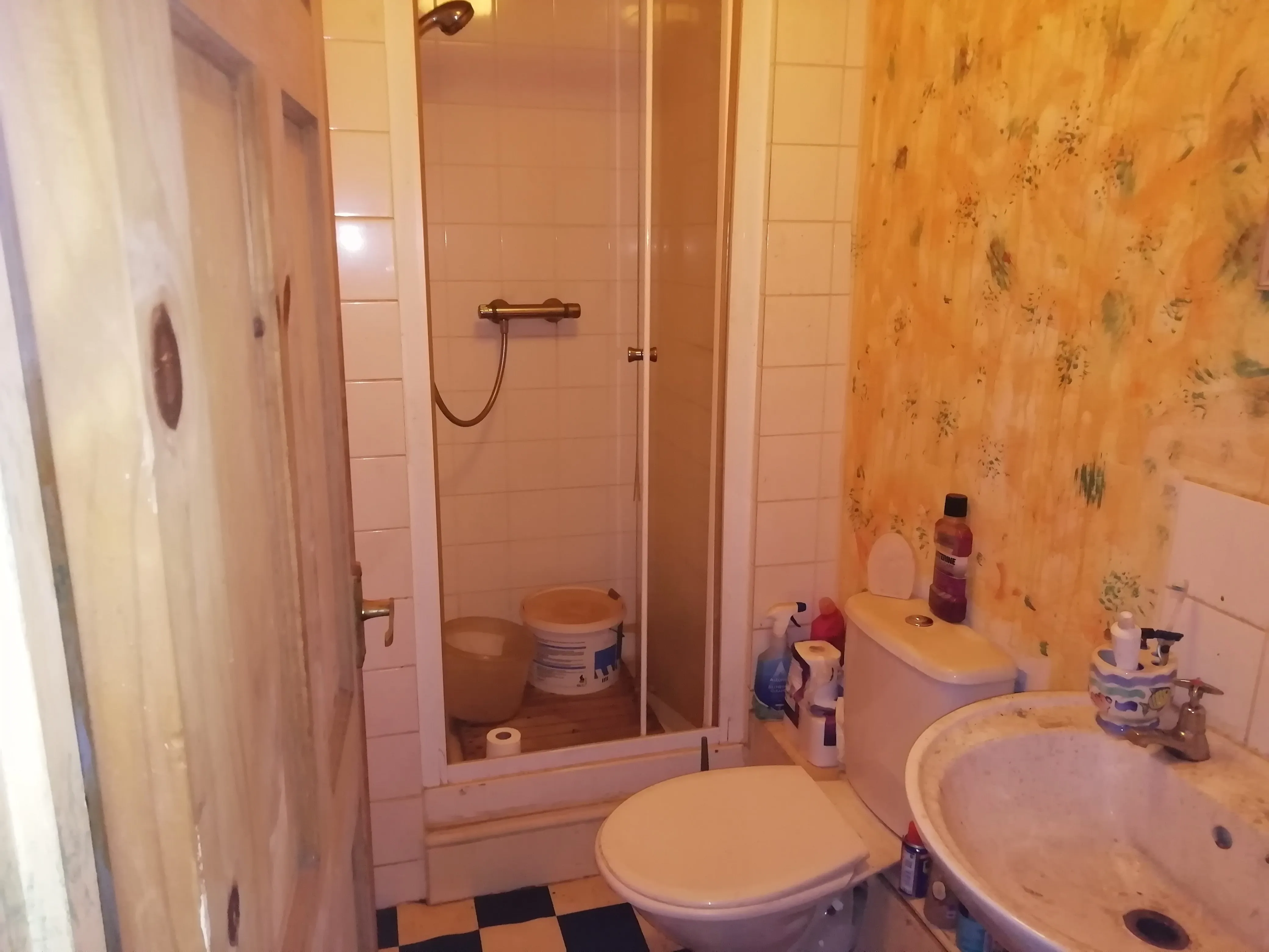 INVESTMENT/PART VACANT - Five Leasehold Self Contained Flats