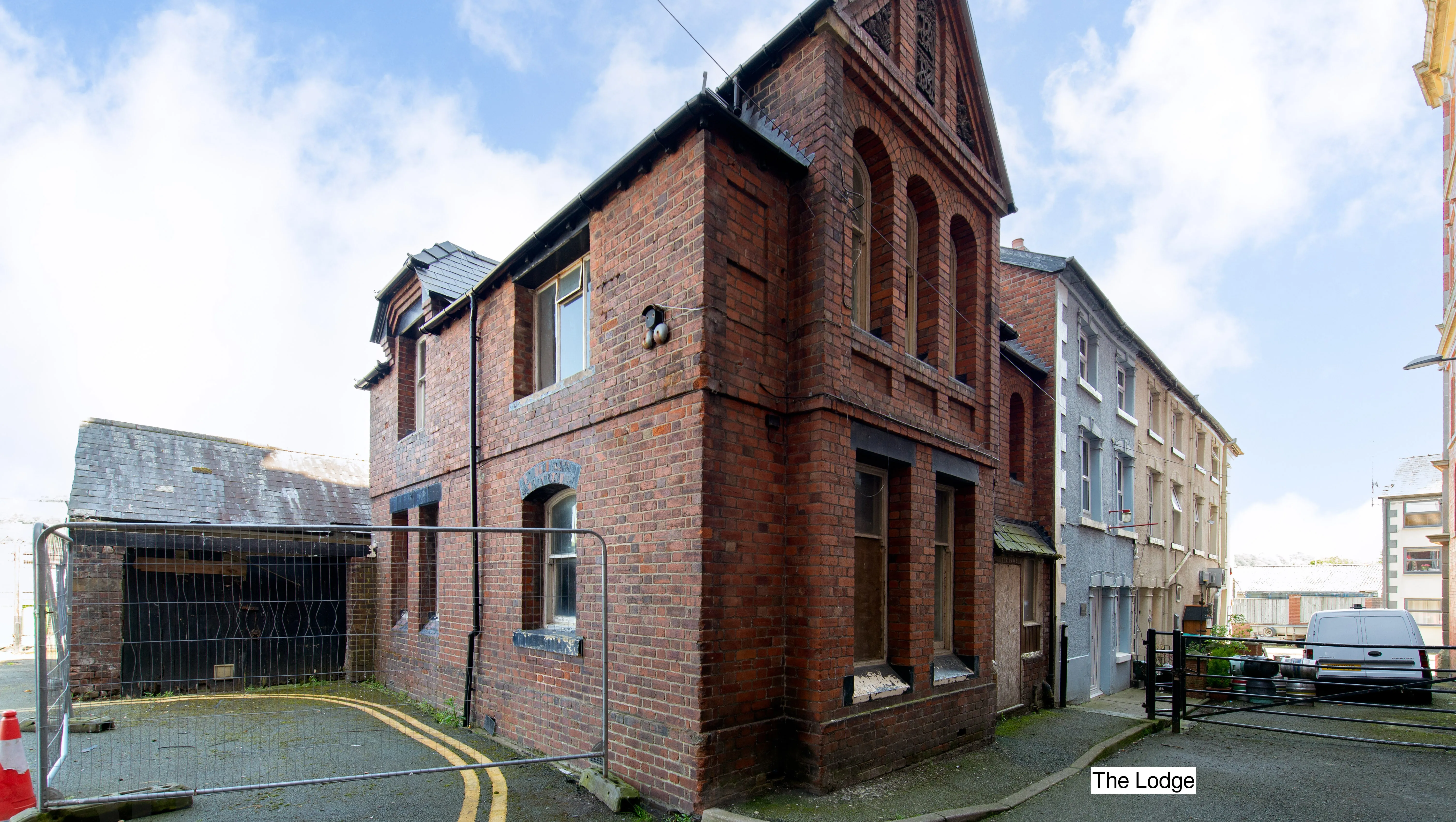 Attractive Grade II Listed Freehold Retail and Office Investment