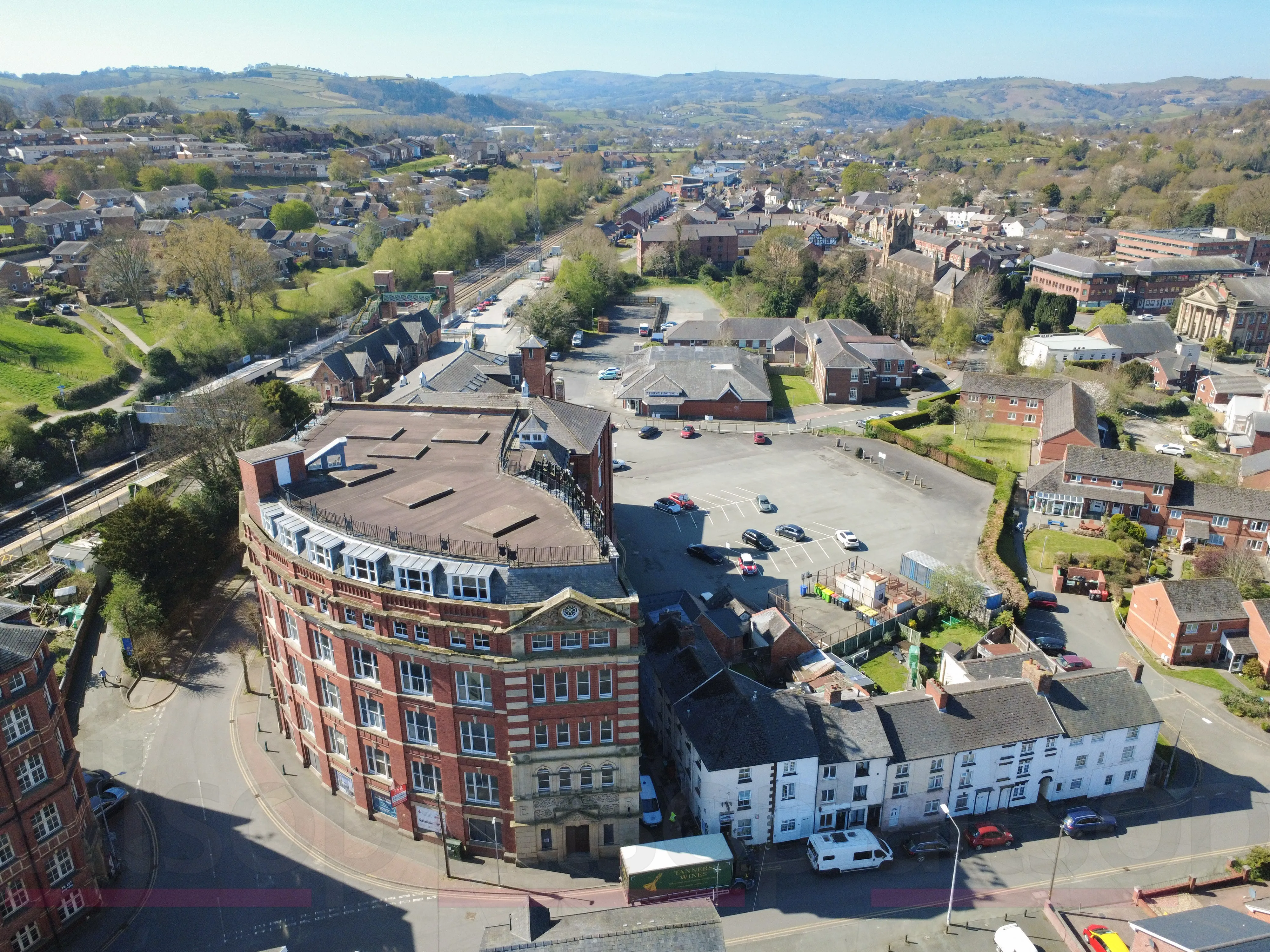Attractive Grade II Listed Freehold Retail and Office Investment