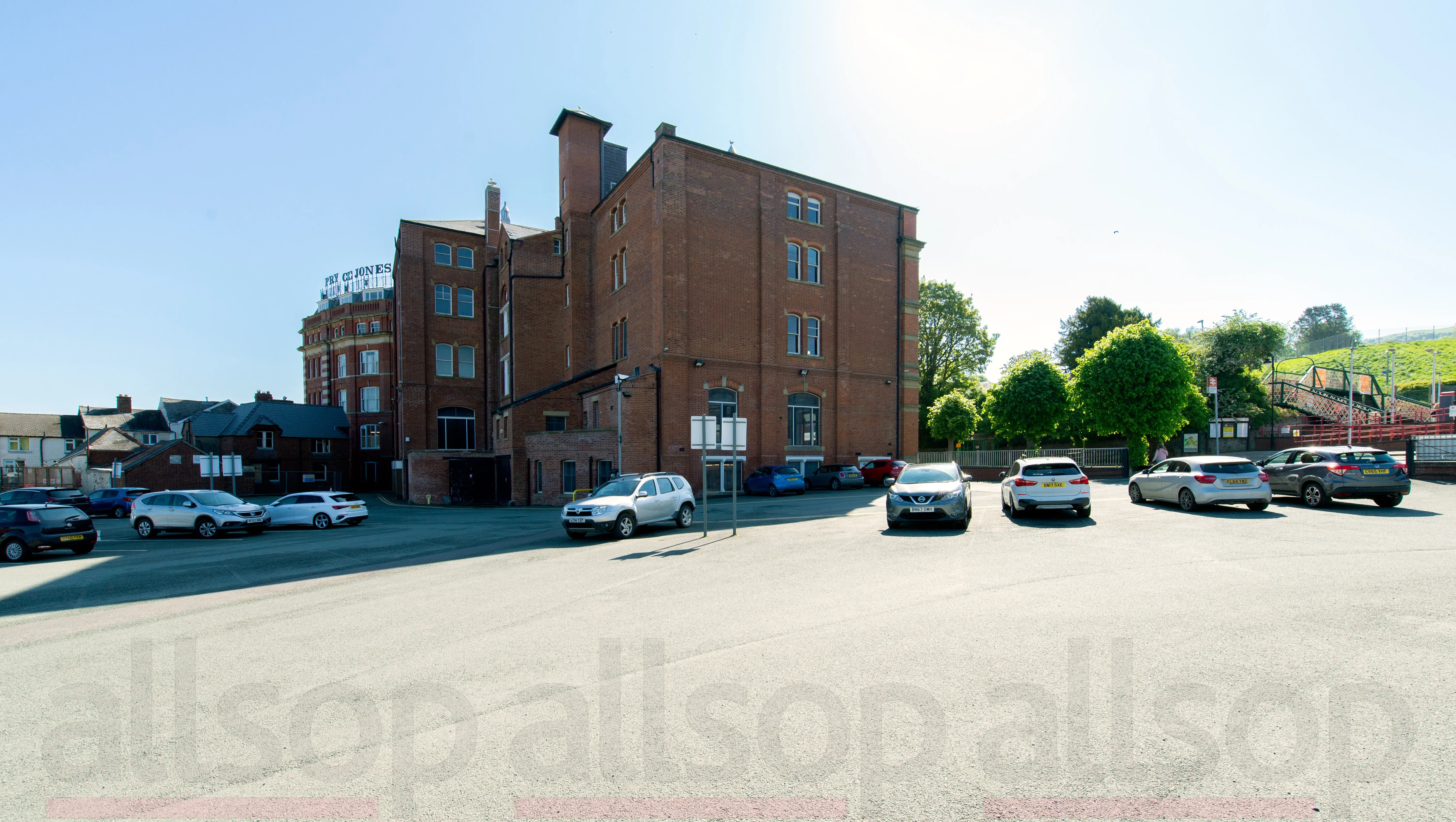 Attractive Grade II Listed Freehold Retail and Office Investment