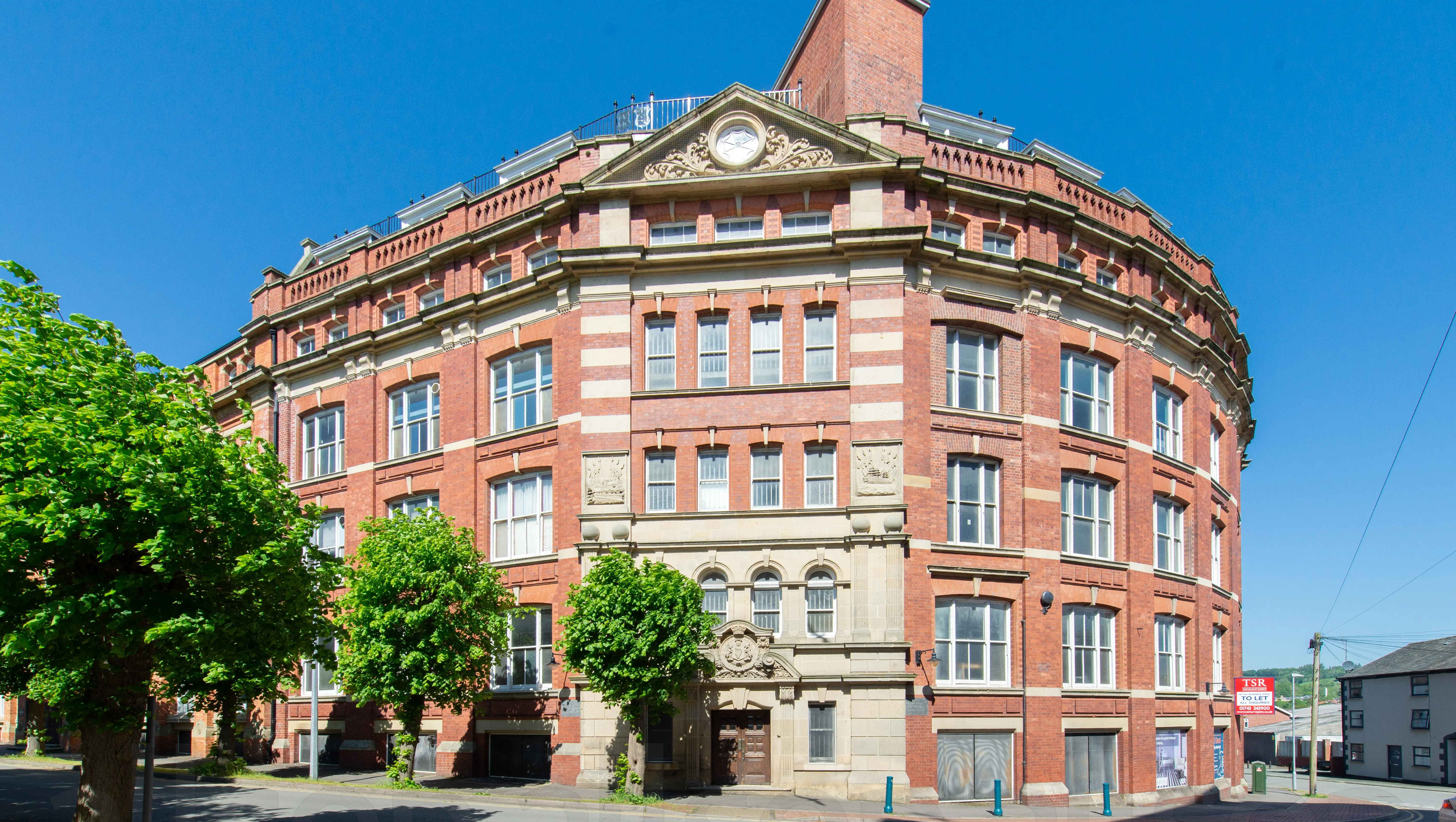 Attractive Grade II Listed Freehold Retail and Office Investment