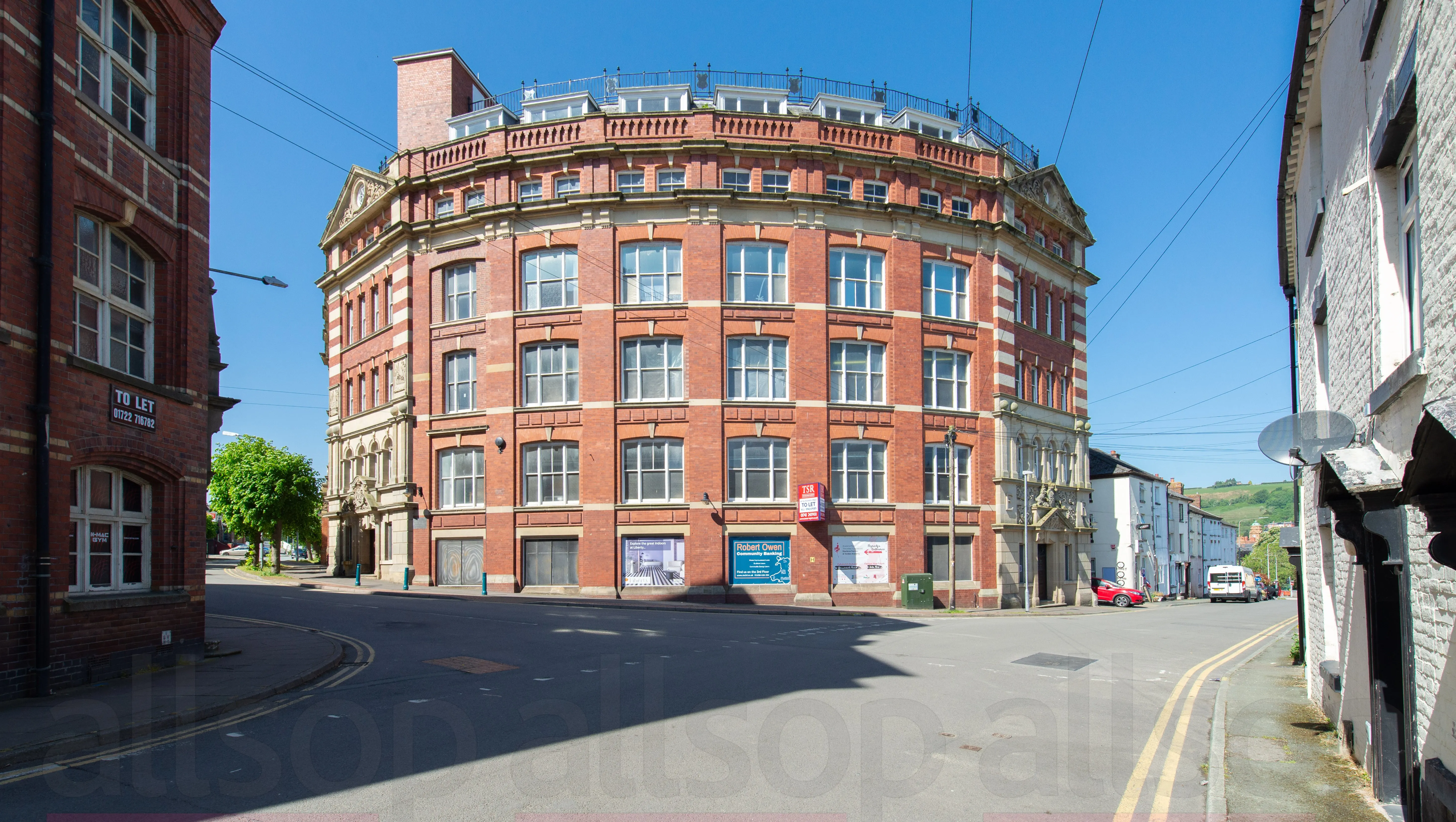 Attractive Grade II Listed Freehold Retail and Office Investment