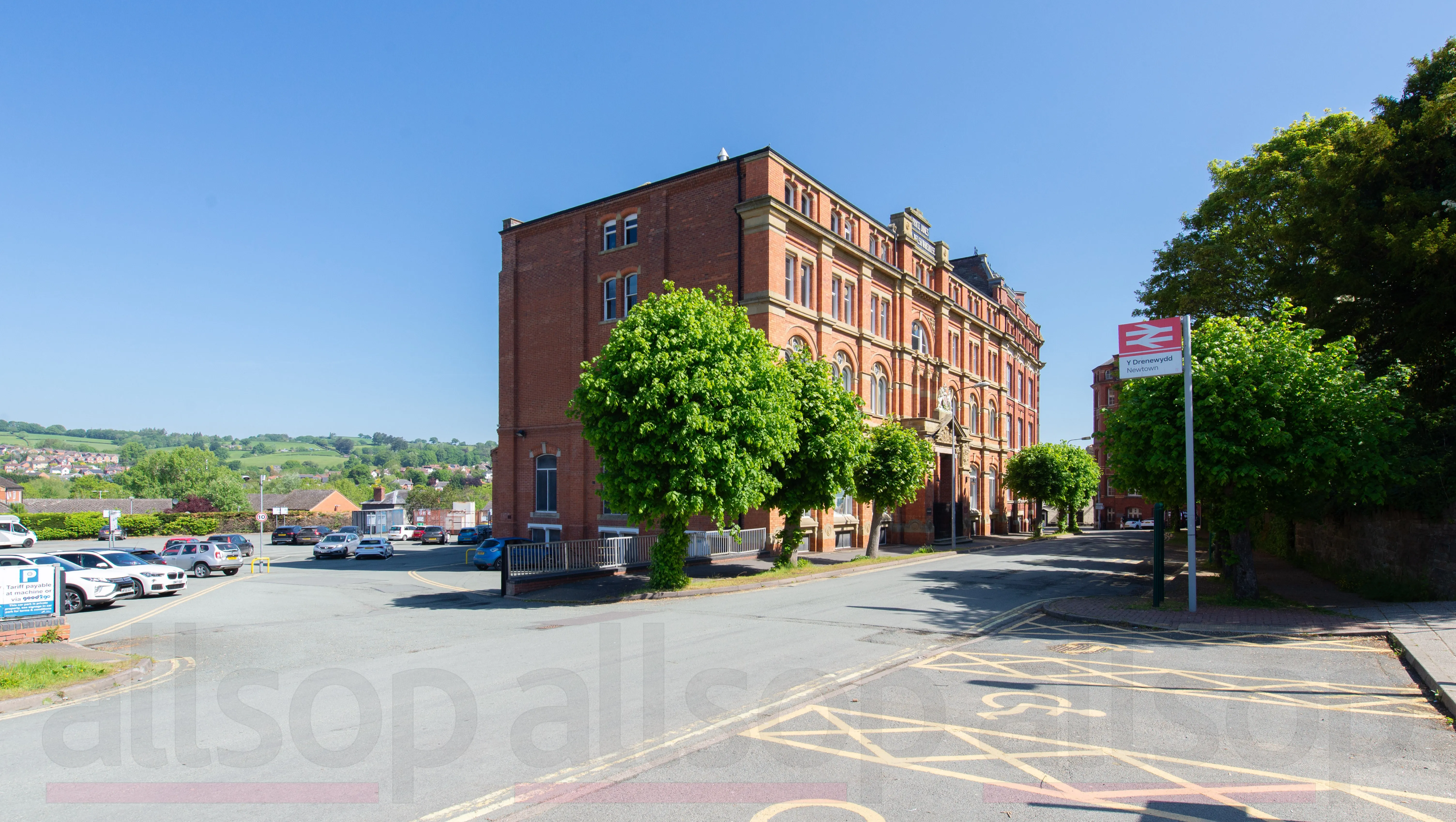 Attractive Grade II Listed Freehold Retail and Office Investment