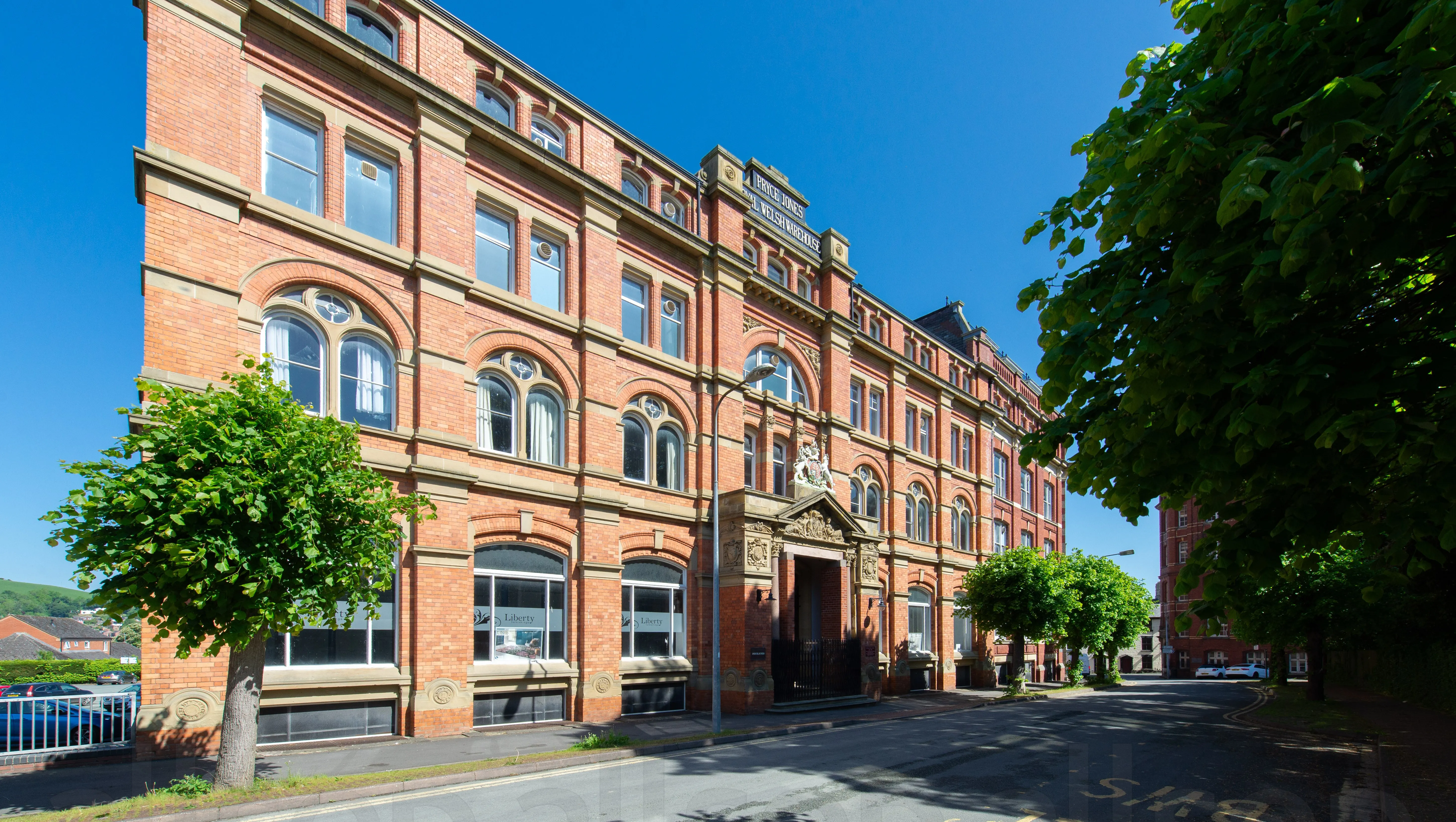 Attractive Grade II Listed Freehold Retail and Office Investment