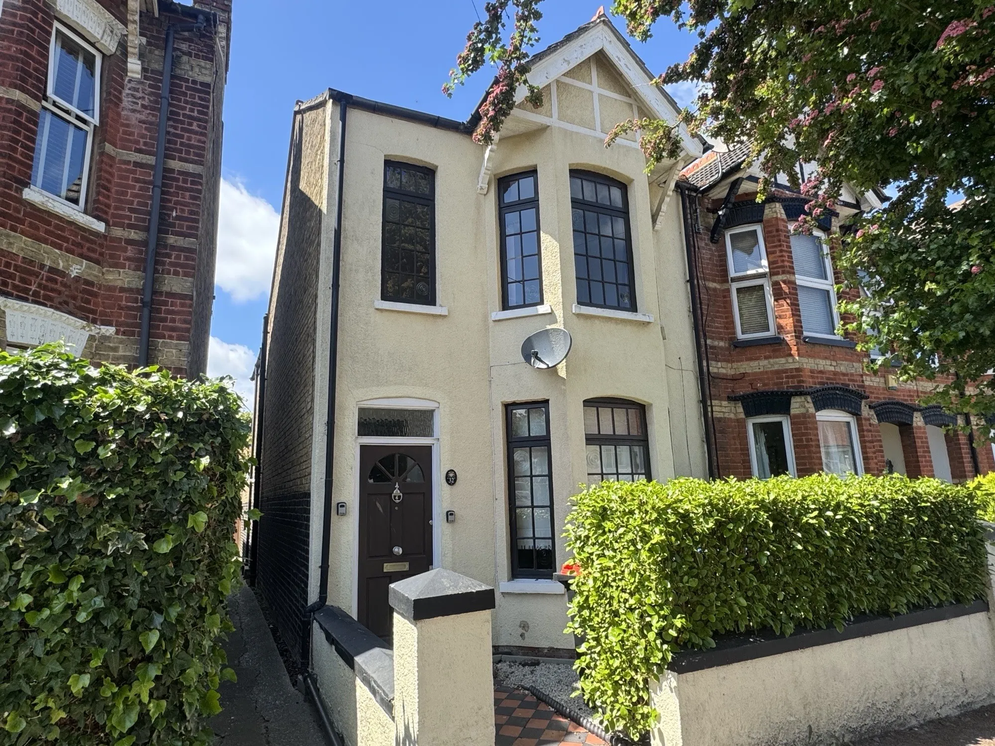 VACANT - Freehold End of Terrace House