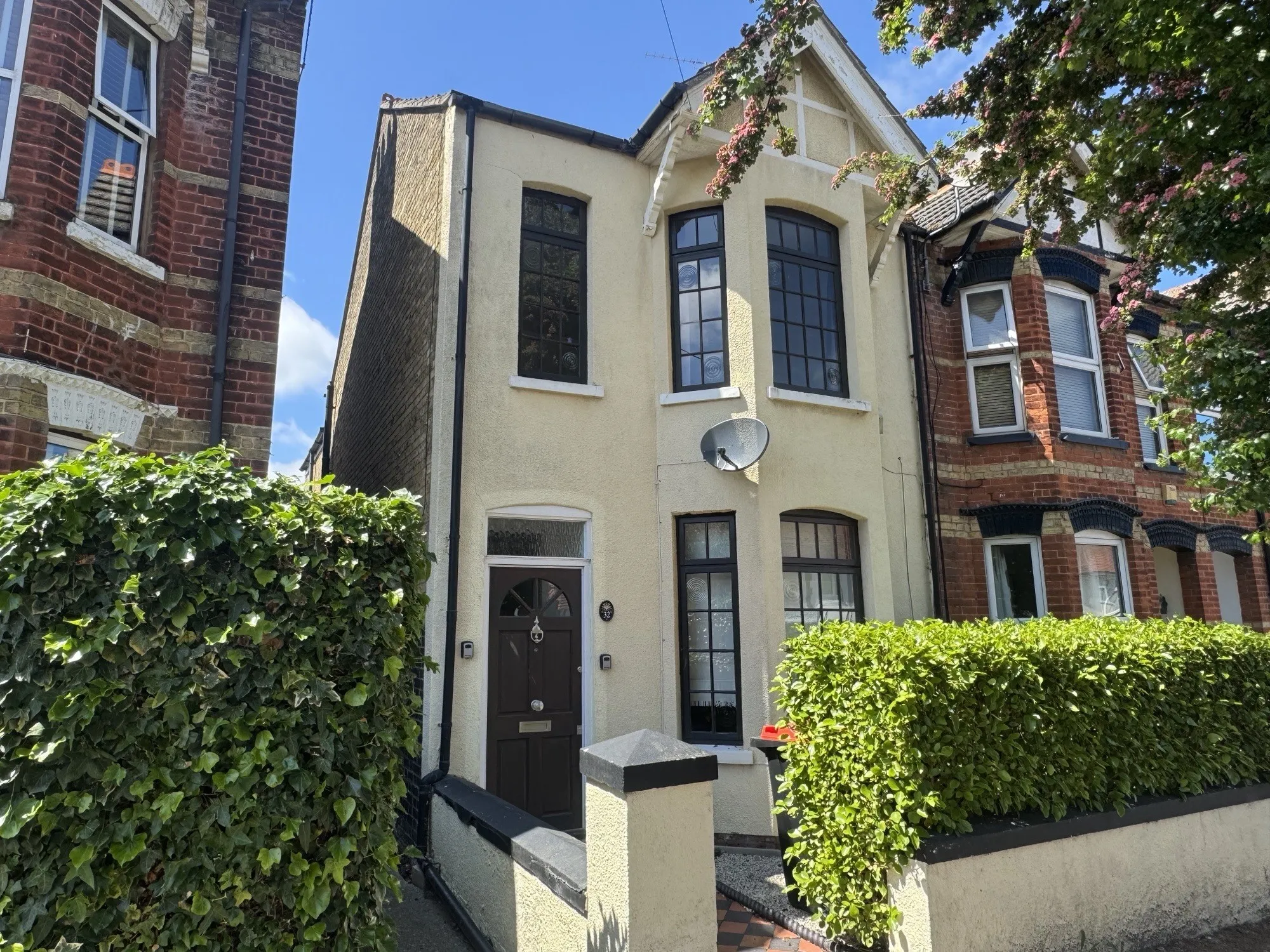 VACANT - Freehold End of Terrace House