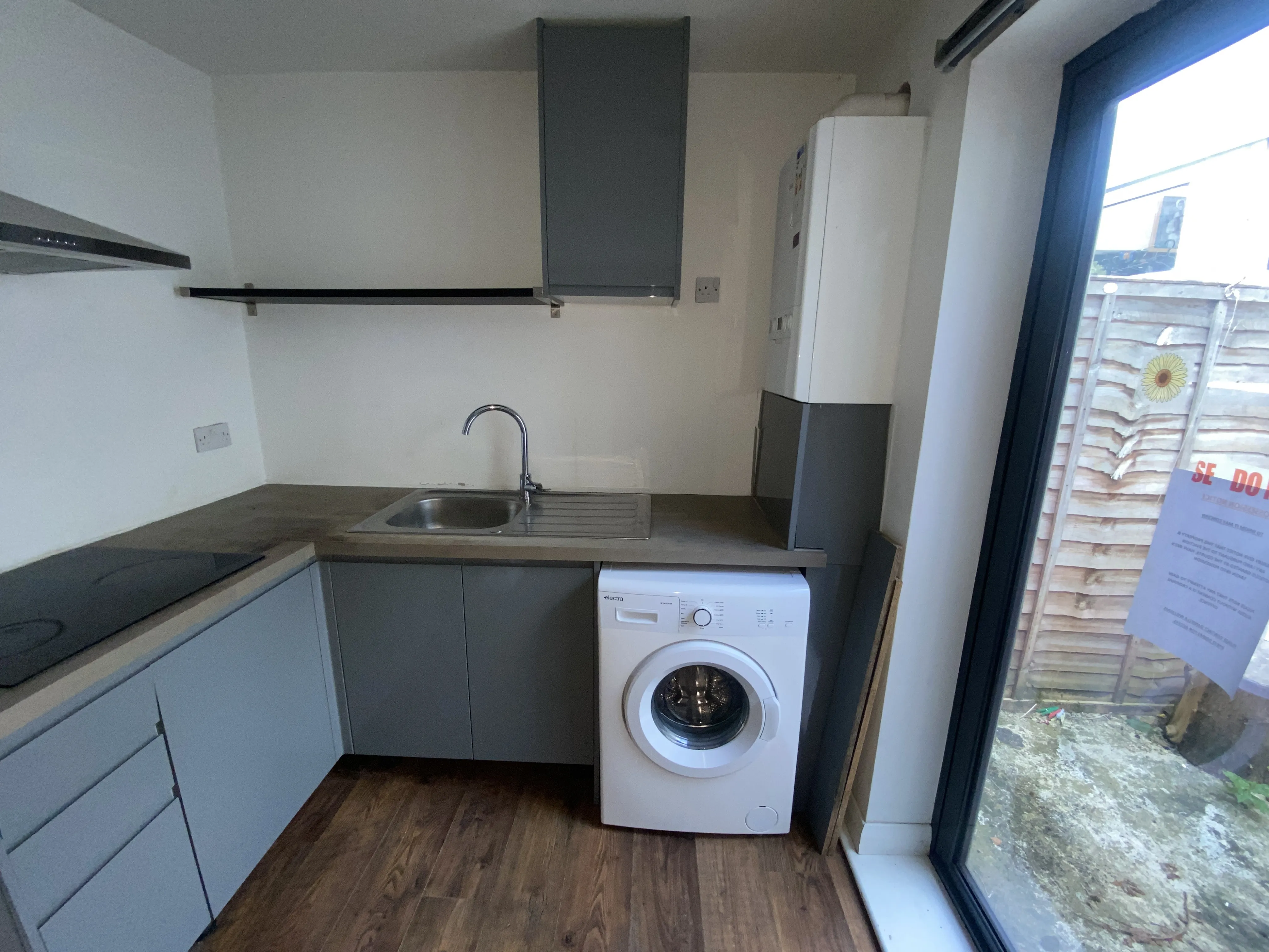 VACANT - Leasehold Self Contained Ground Floor Studio Unit 