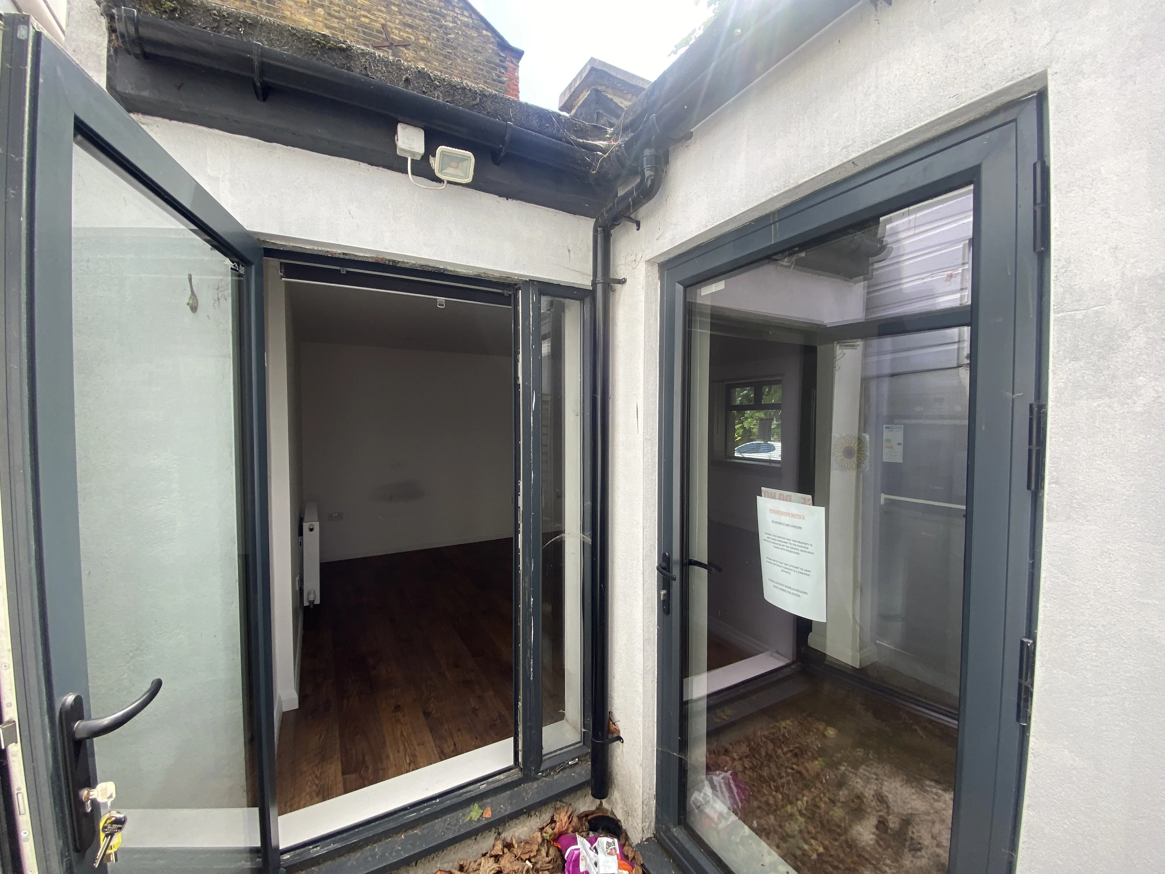 VACANT - Leasehold Self Contained Ground Floor Studio Unit 