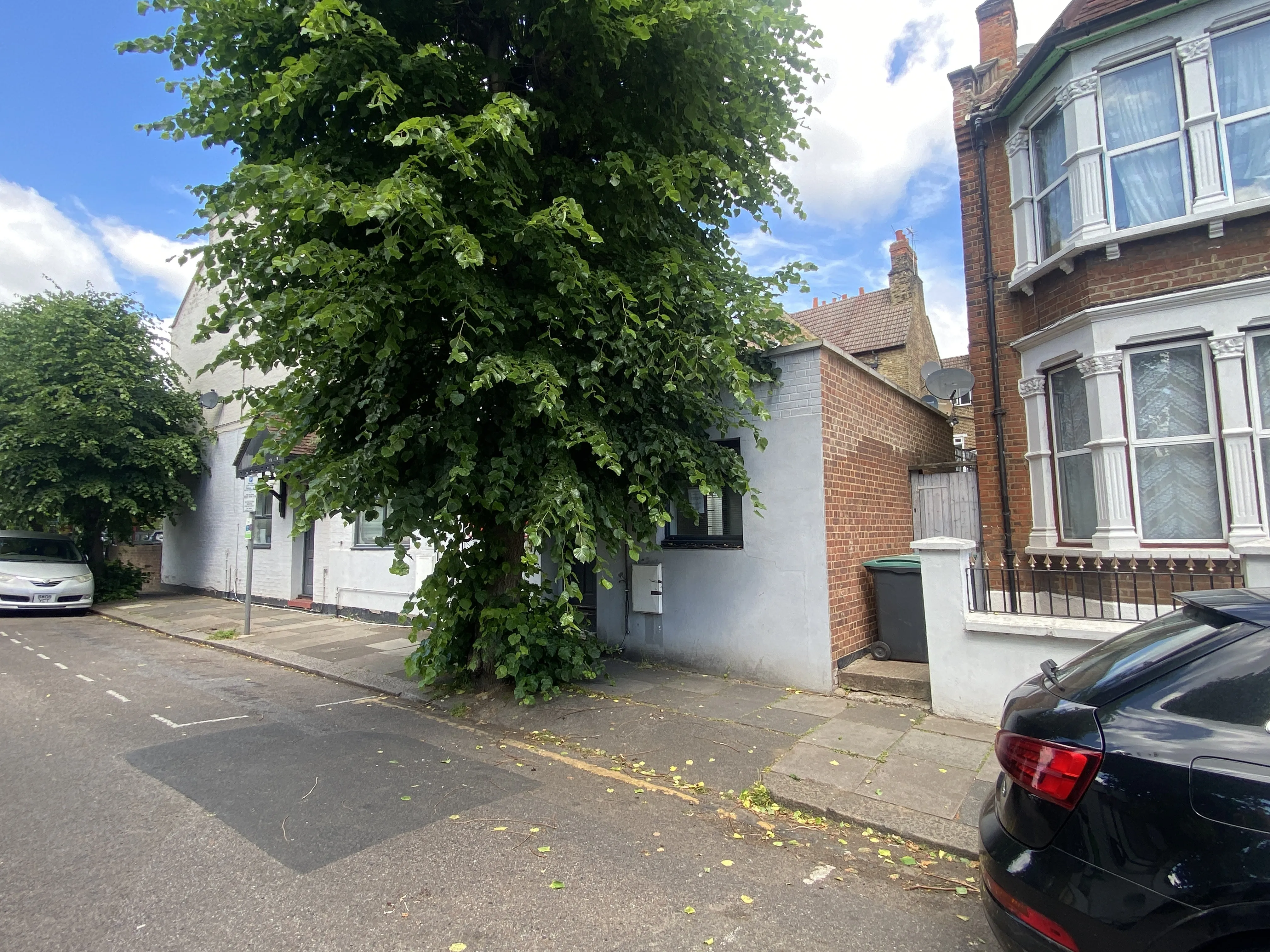 VACANT - Leasehold Self Contained Ground Floor Studio Unit 