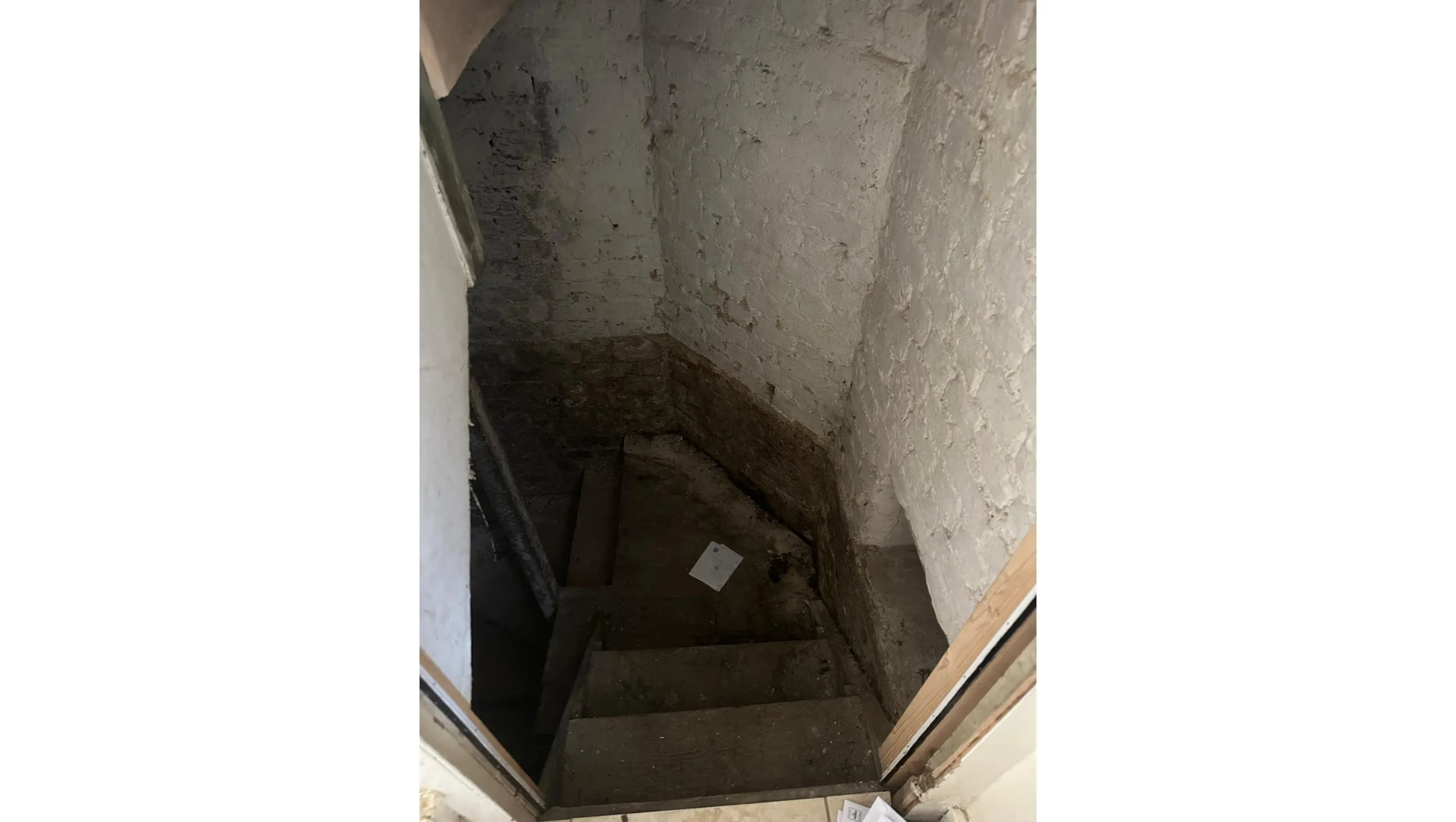 VACANT - Leasehold First and Second Floor Maisonette