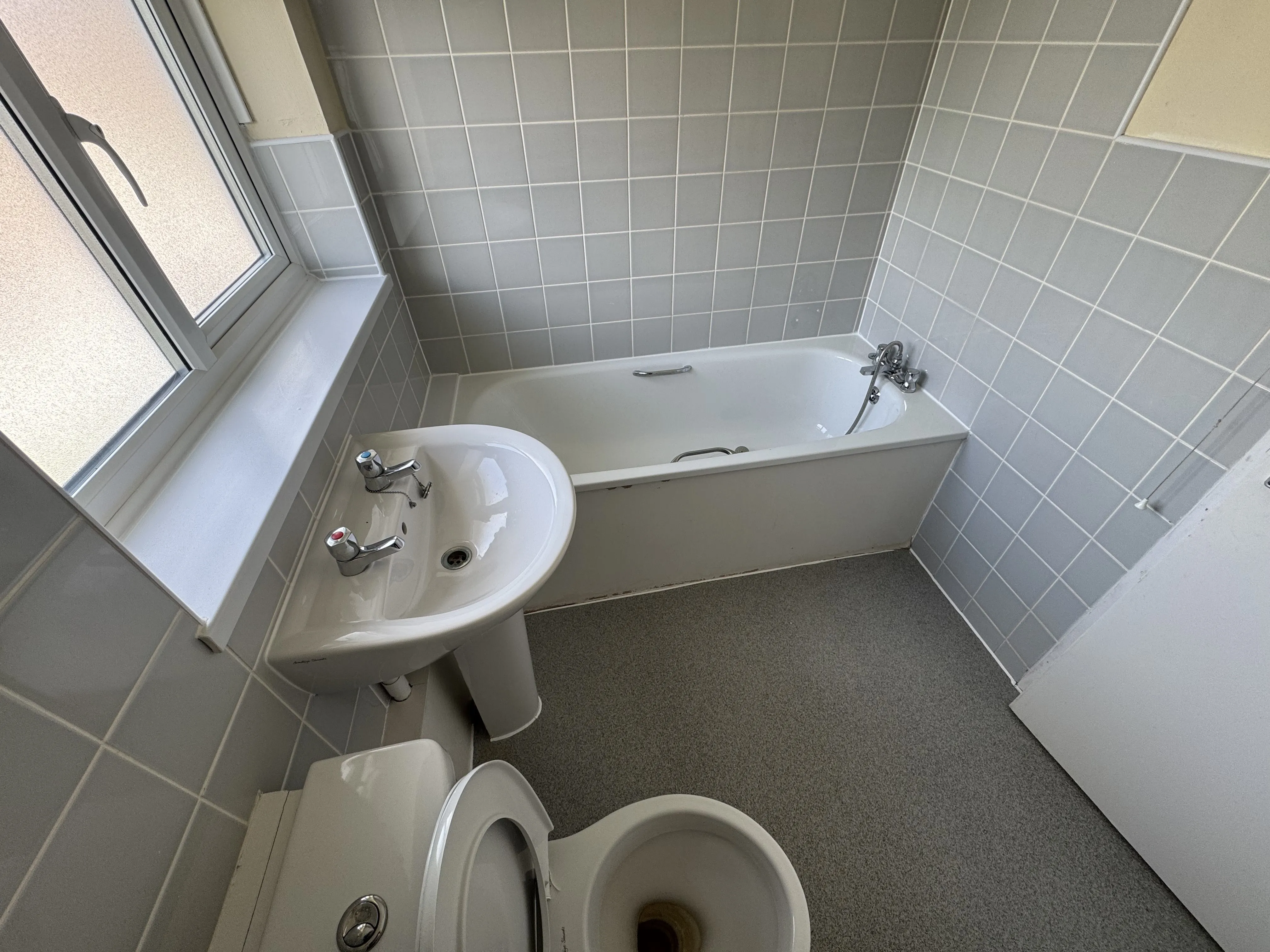 VACANT - Freehold Mid Terrace House