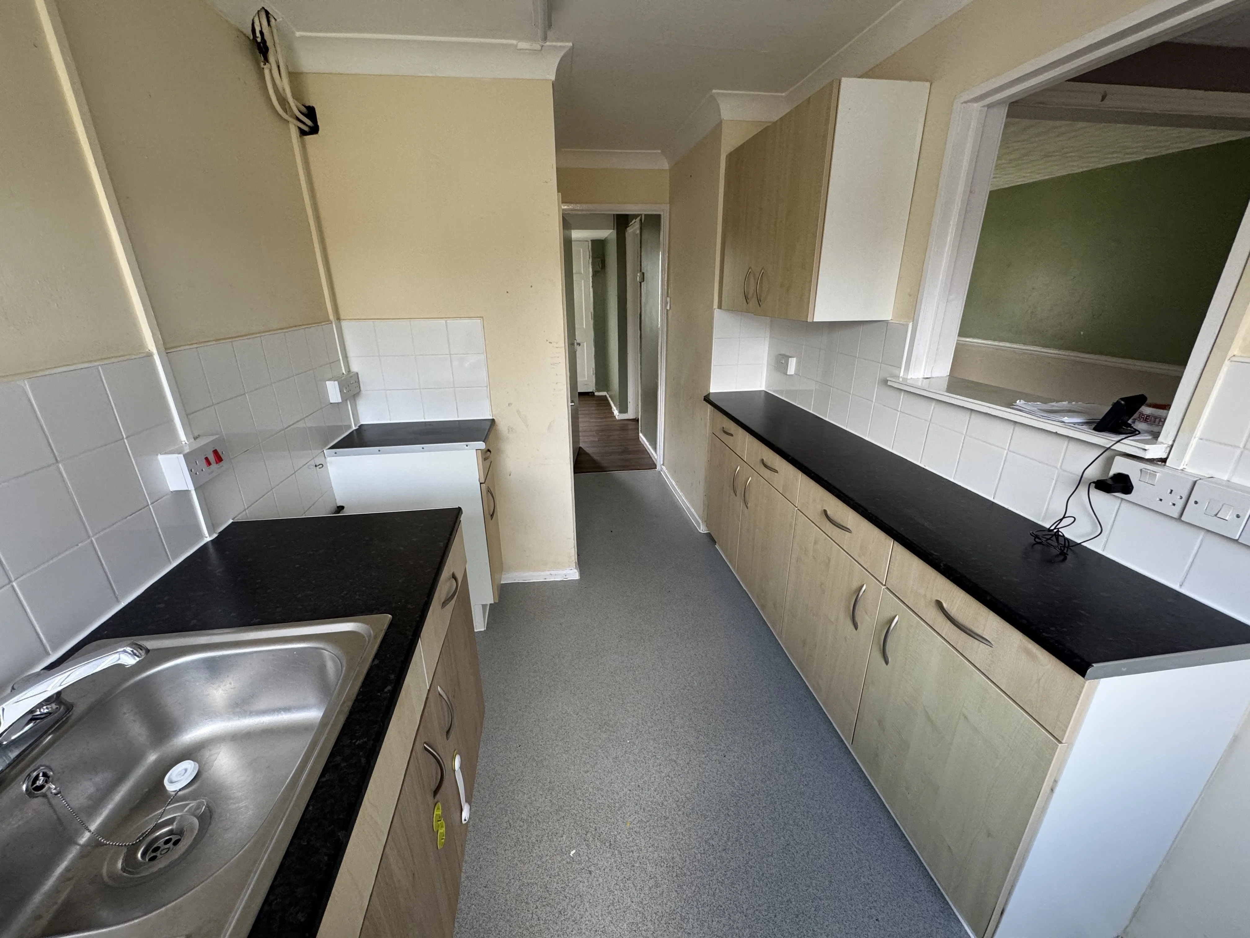 VACANT - Freehold Mid Terrace House