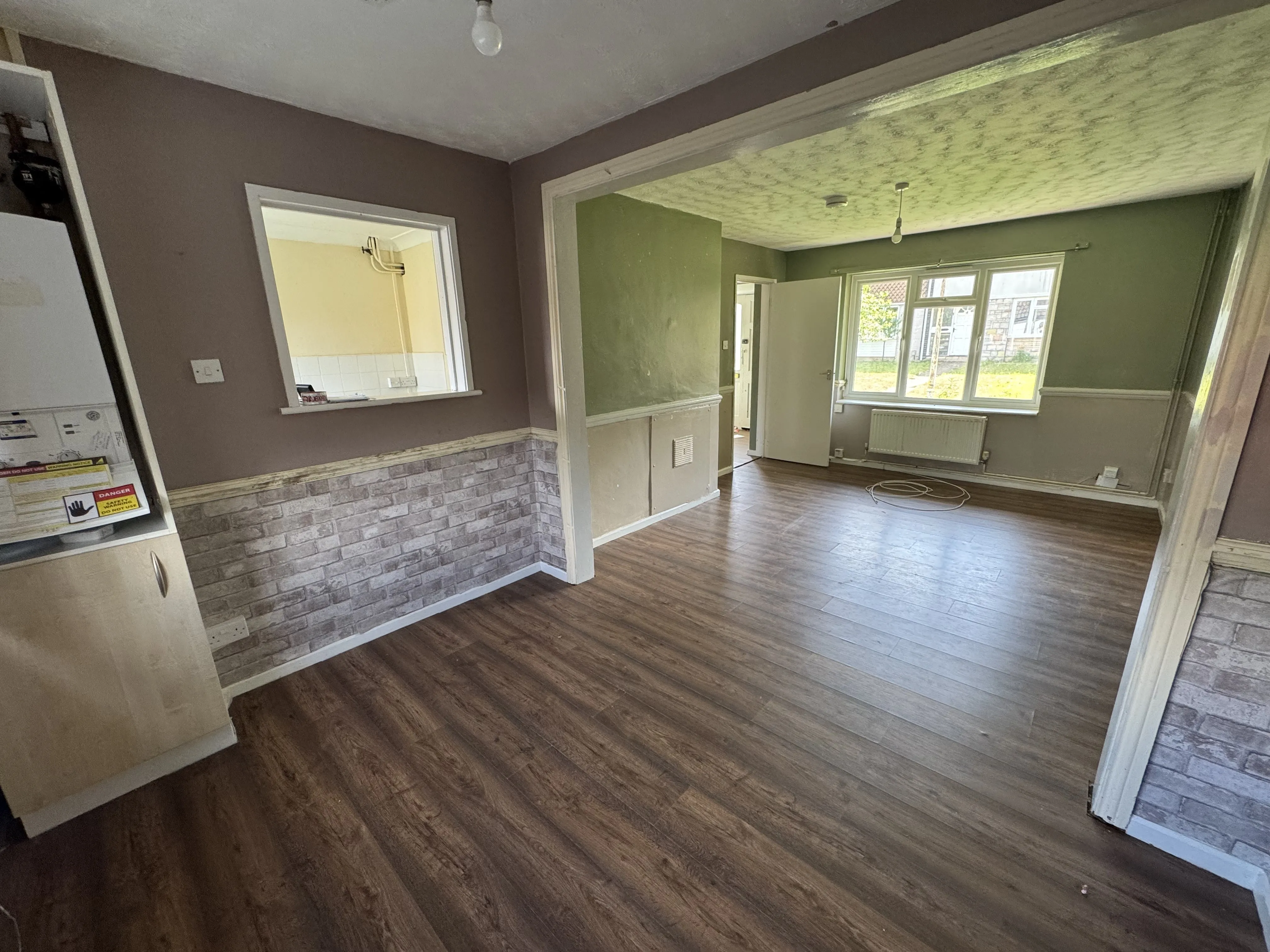 VACANT - Freehold Mid Terrace House