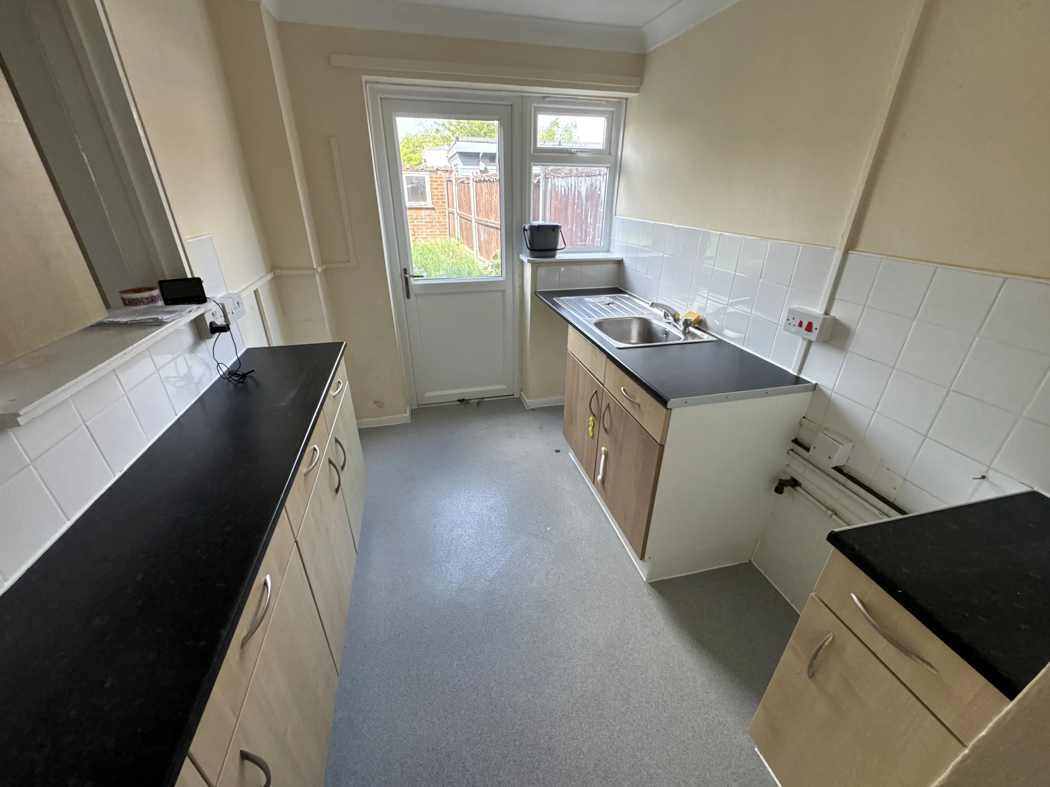 VACANT - Freehold Mid Terrace House