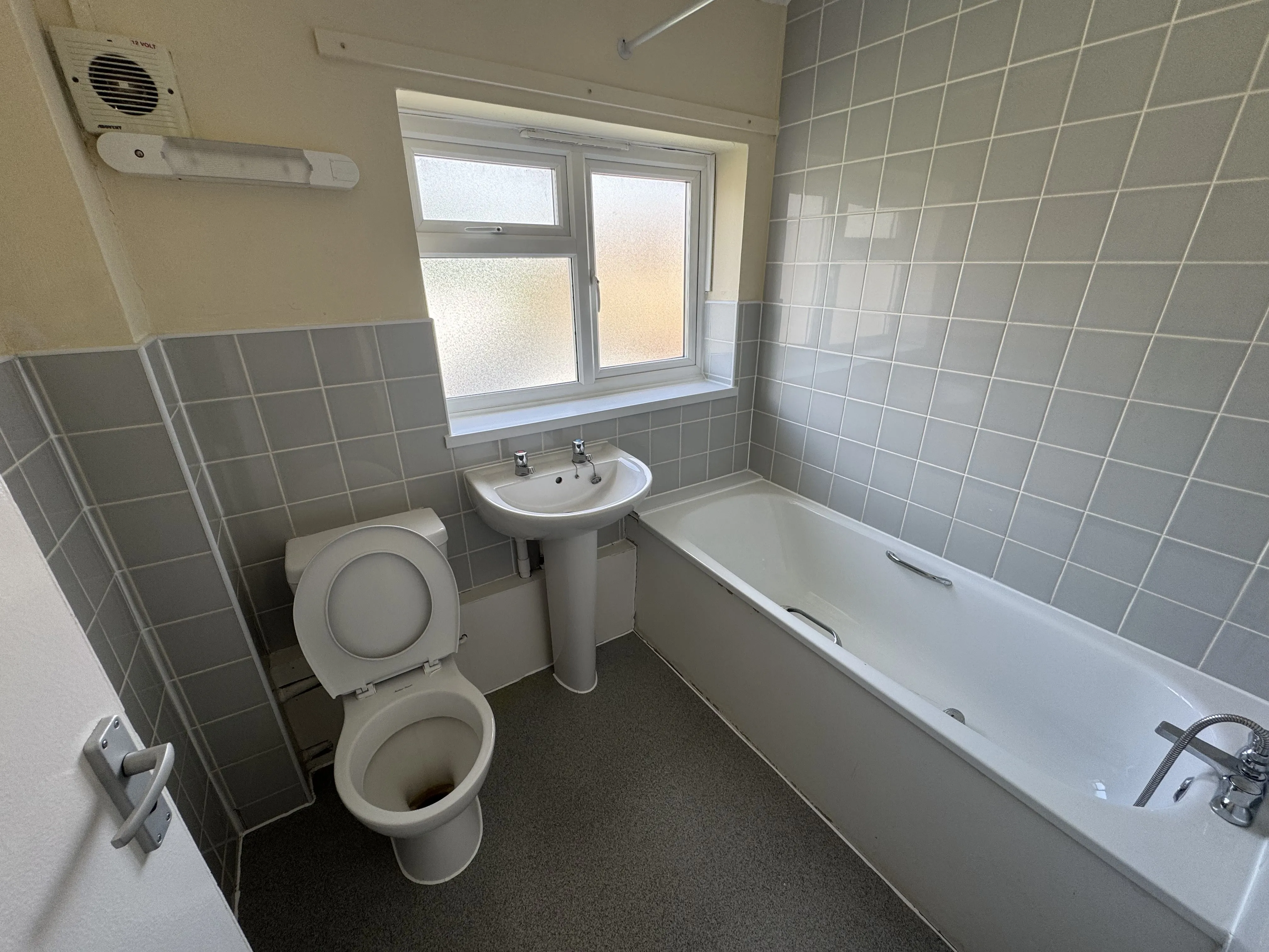 VACANT - Freehold Mid Terrace House