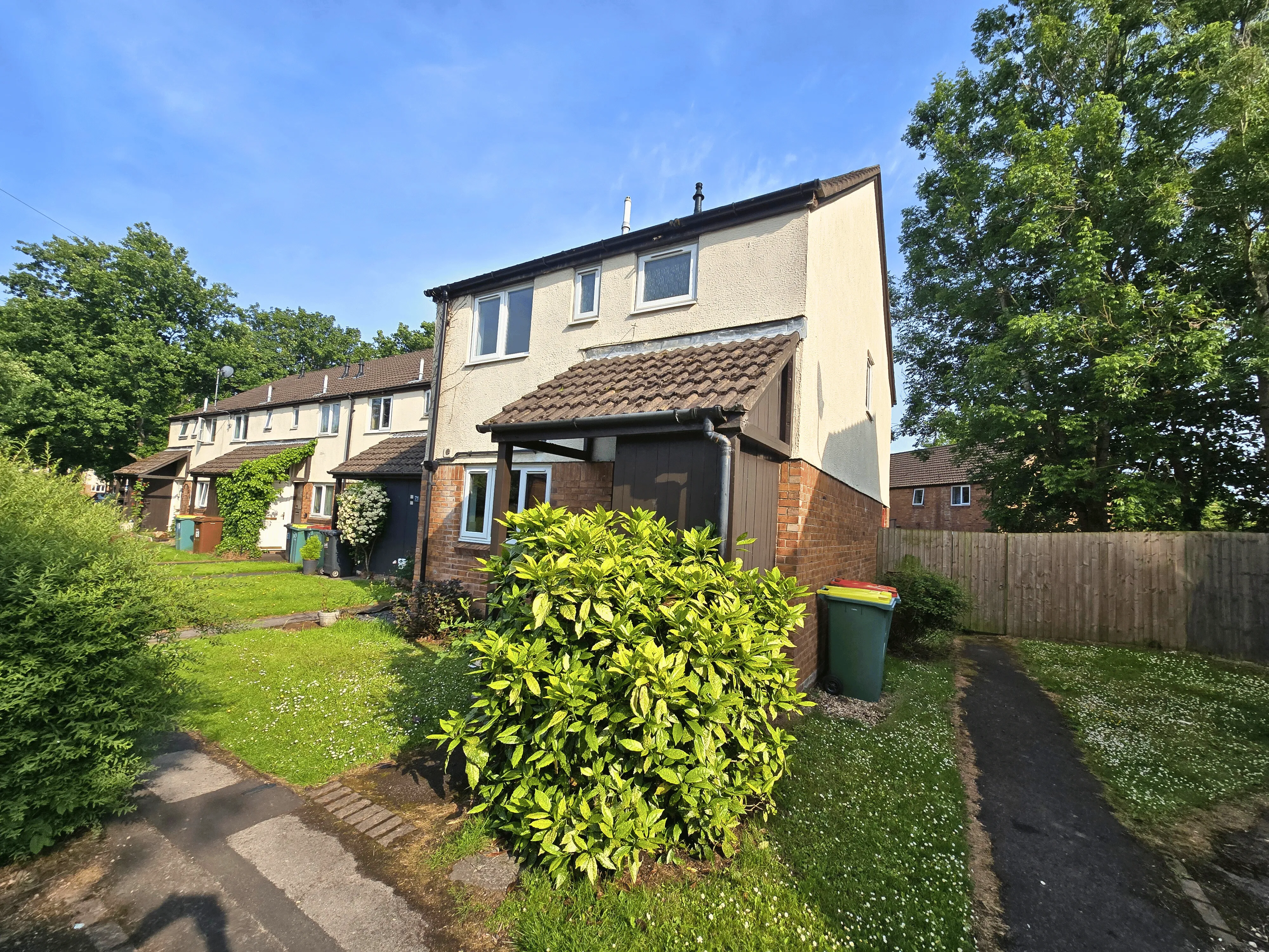 VACANT - Freehold End Of Terrace House