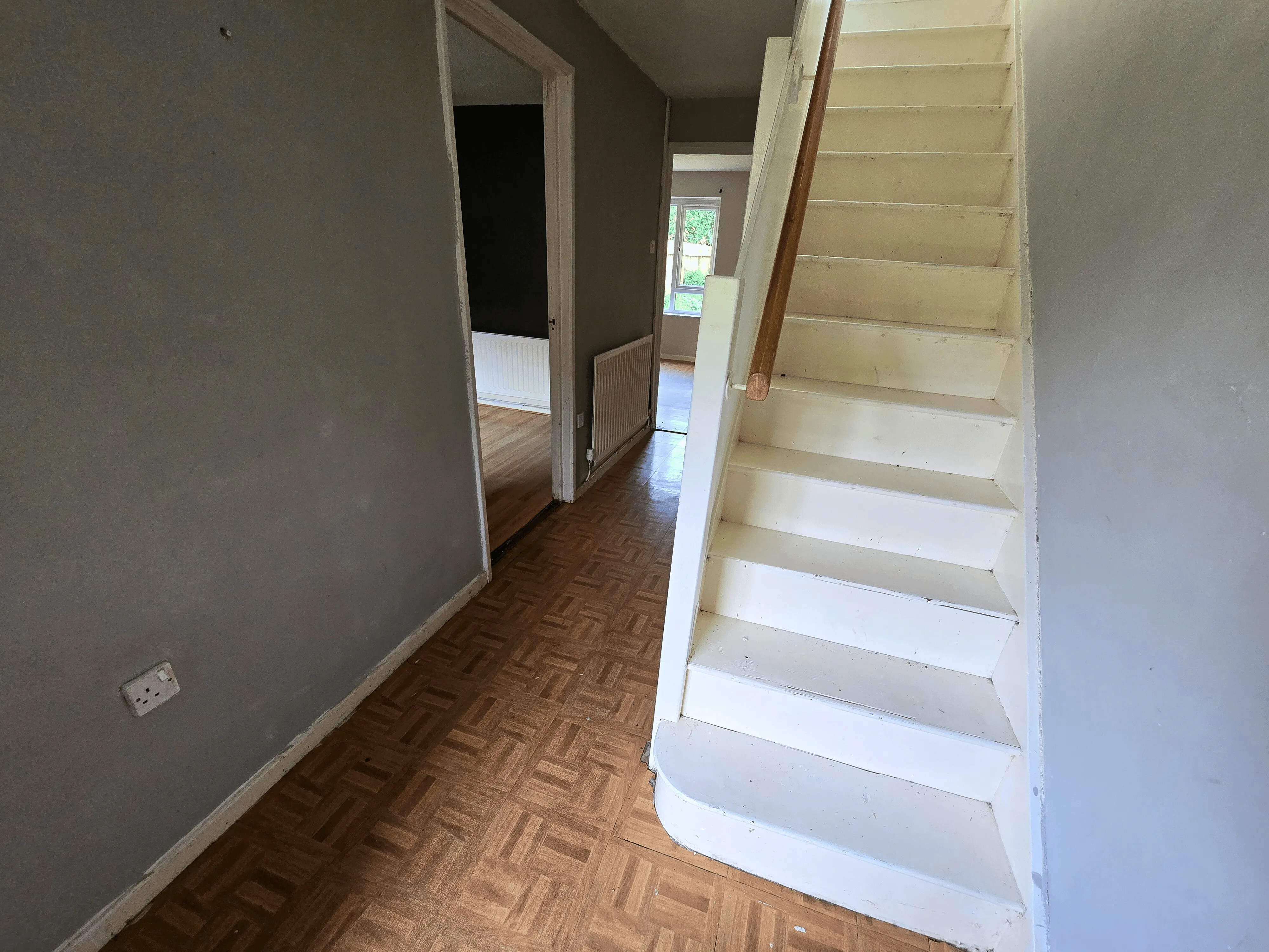VACANT - Freehold End Of Terrace House