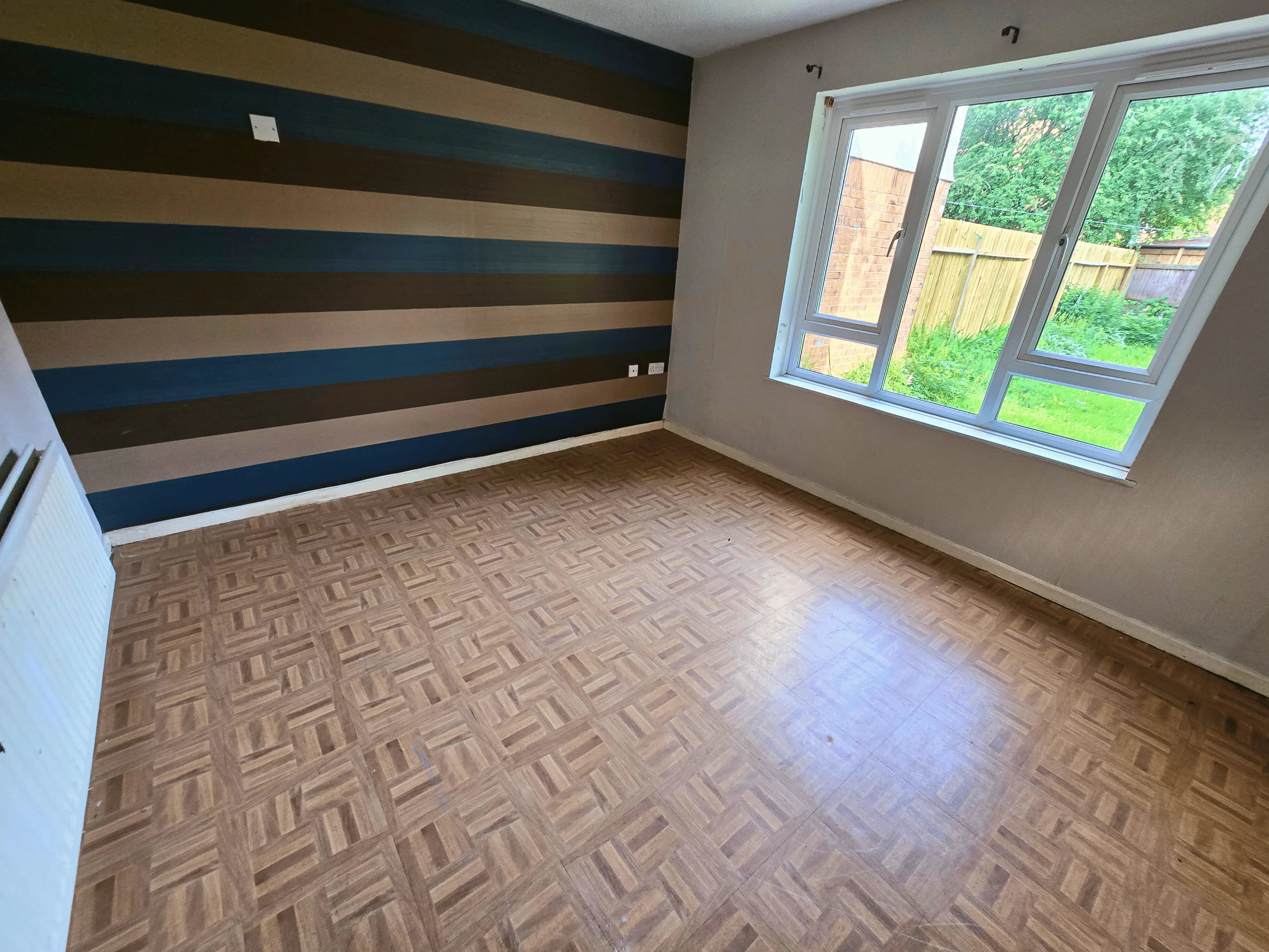 VACANT - Freehold End Of Terrace House