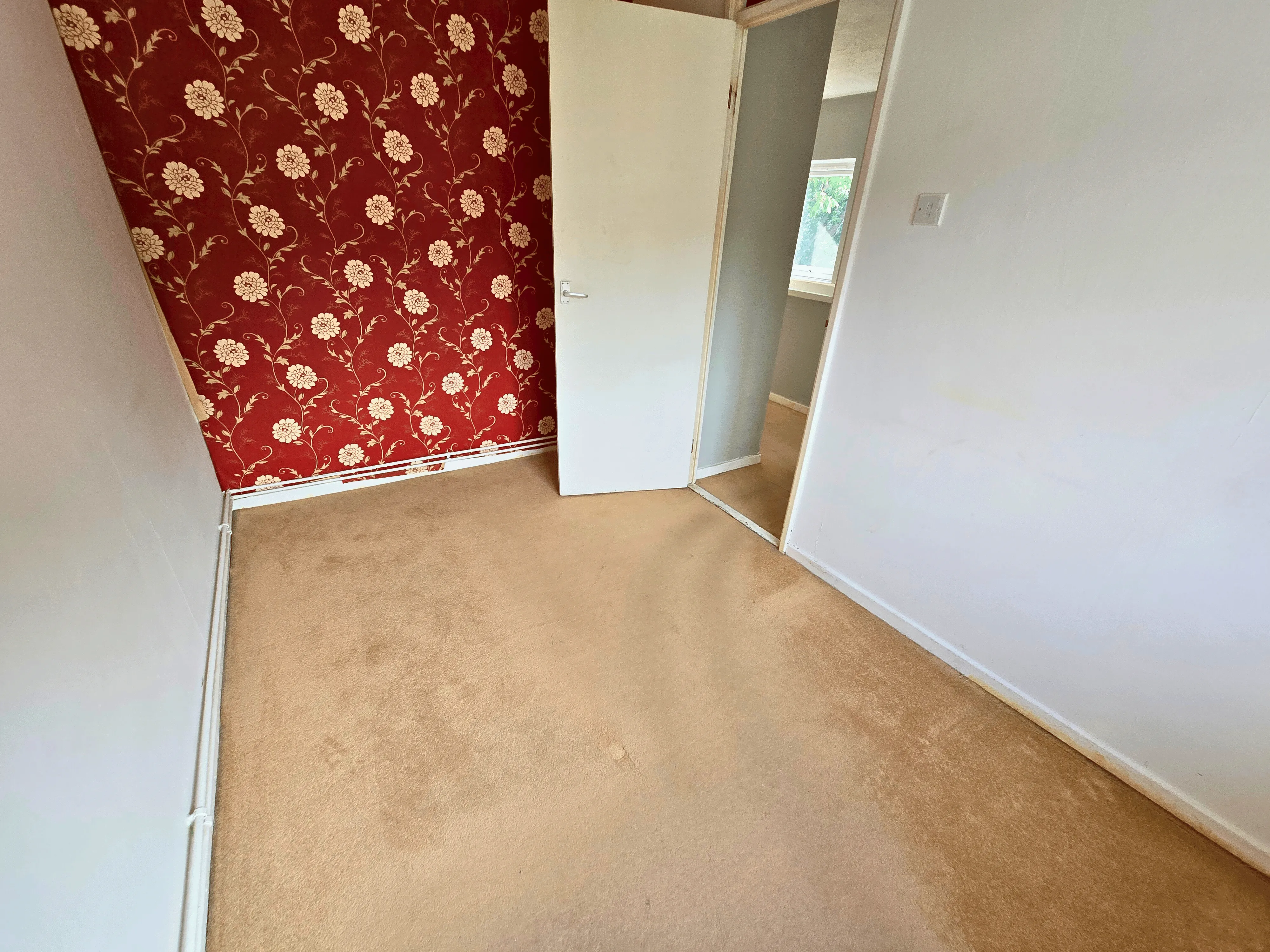 VACANT - Freehold End Of Terrace House