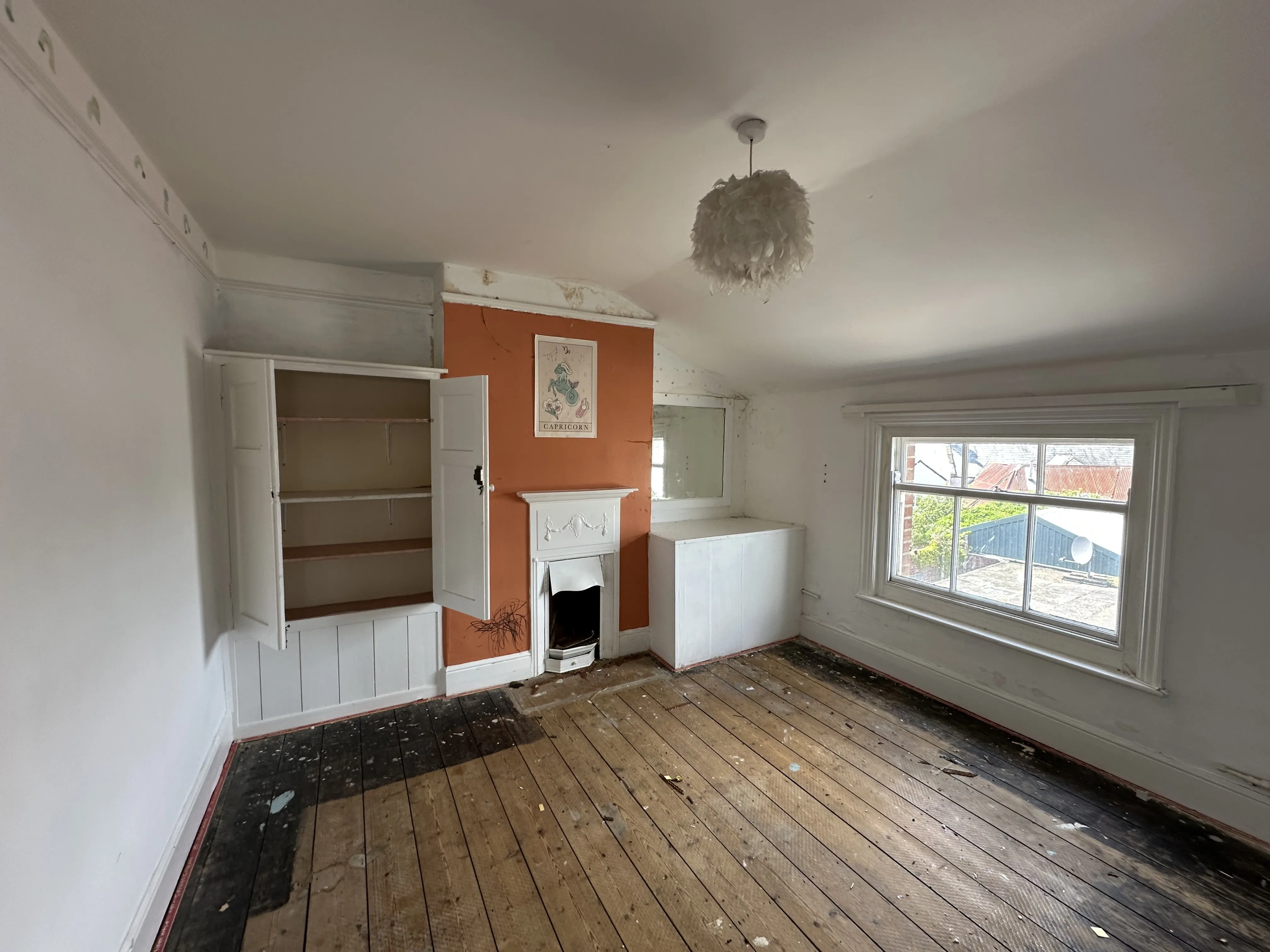 VACANT - Freehold End of Terrace Building with Potential 