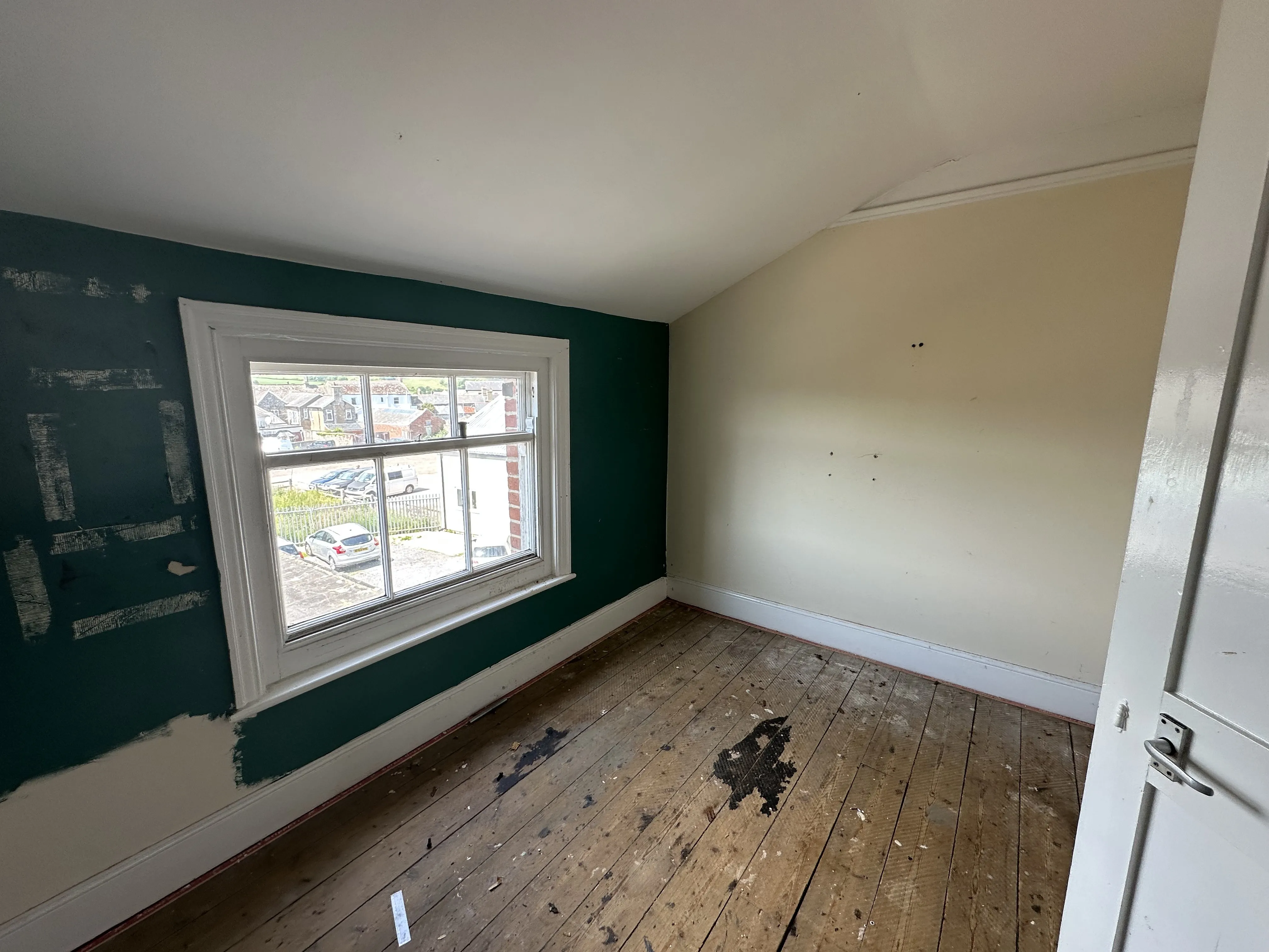 VACANT - Freehold End of Terrace Building with Potential 