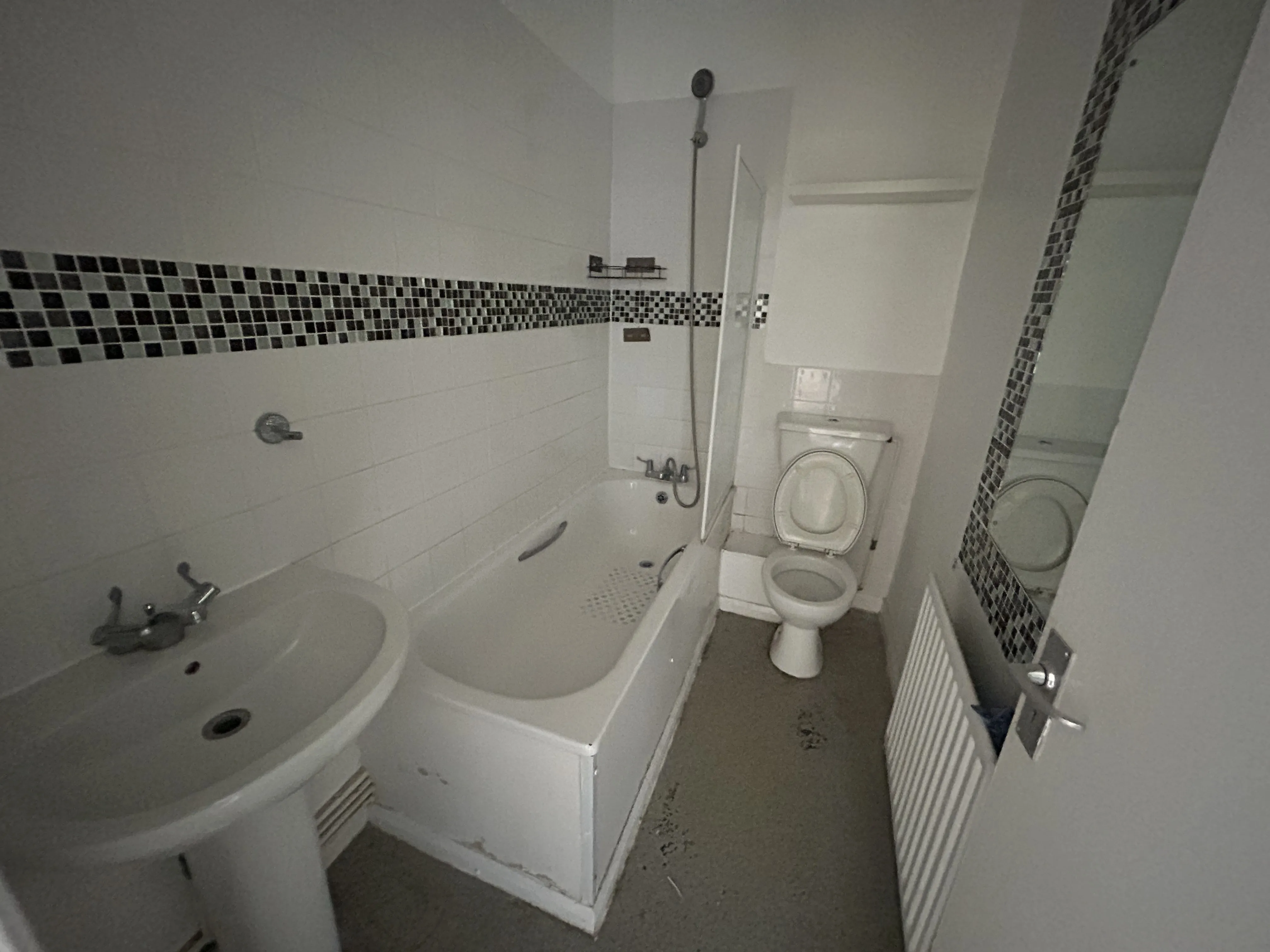 VACANT - Leasehold Self Contained Second Floor Flat