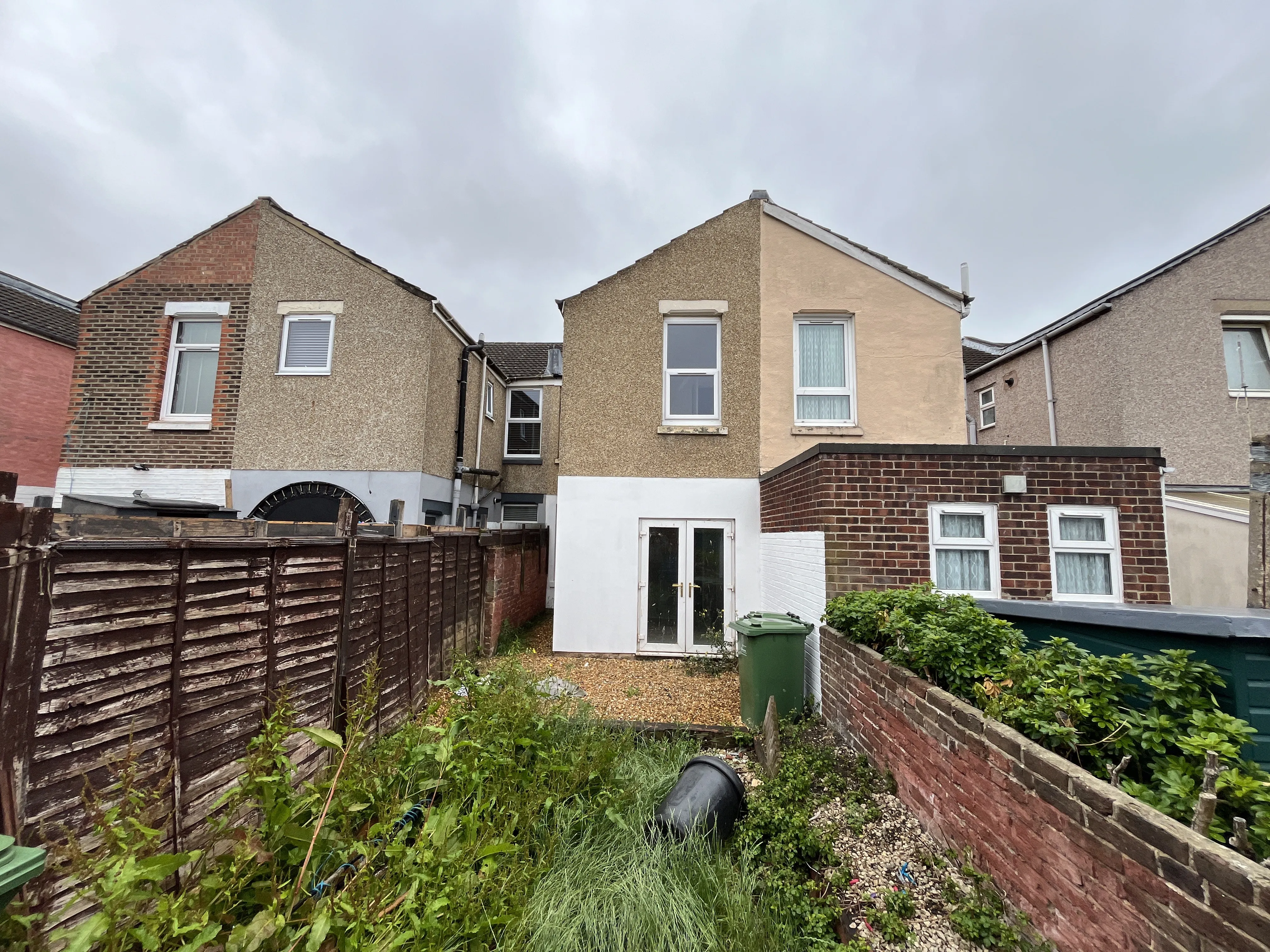 VACANT - Freehold Mid Terrace House