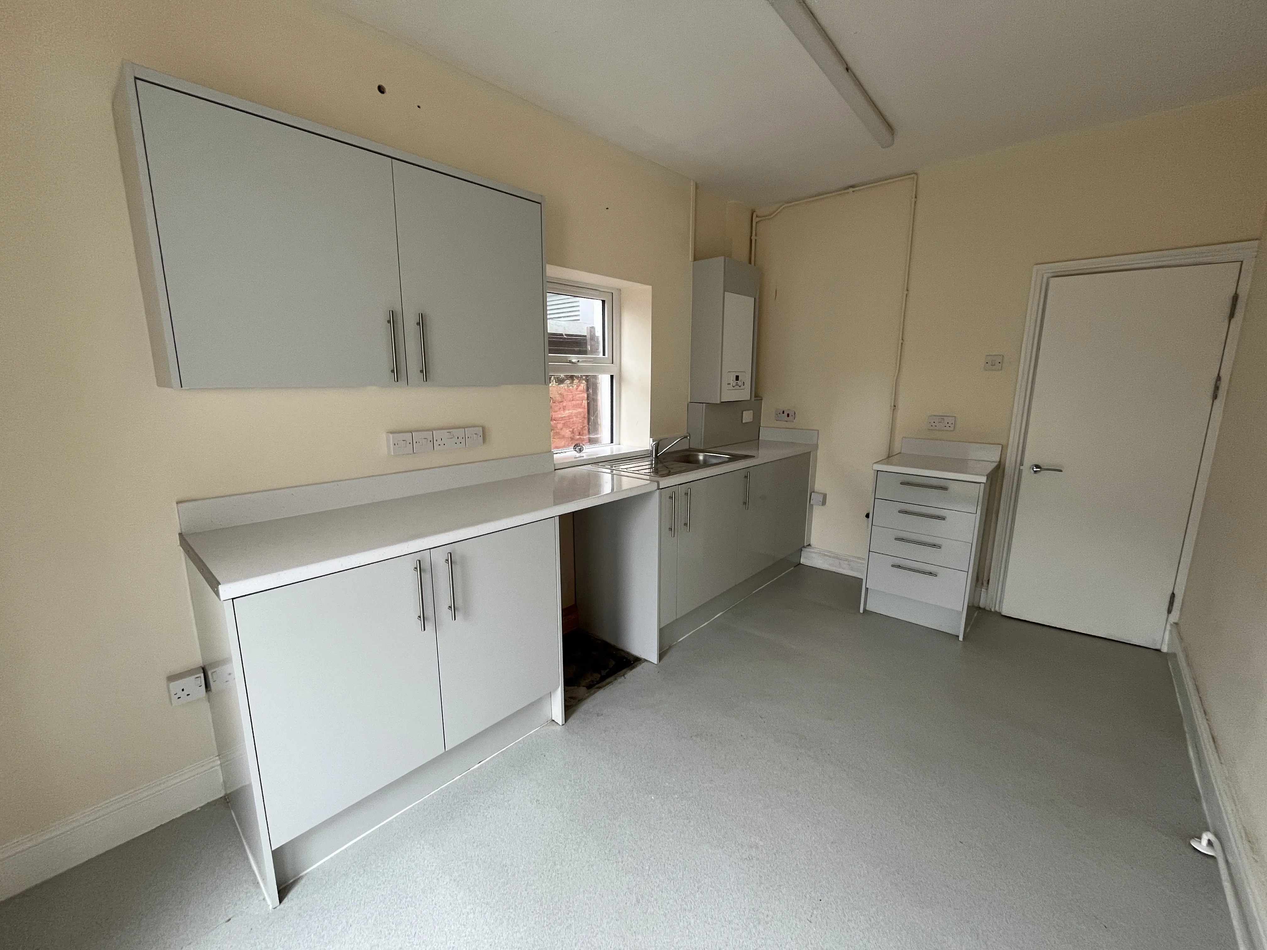 VACANT - Freehold Mid Terrace House