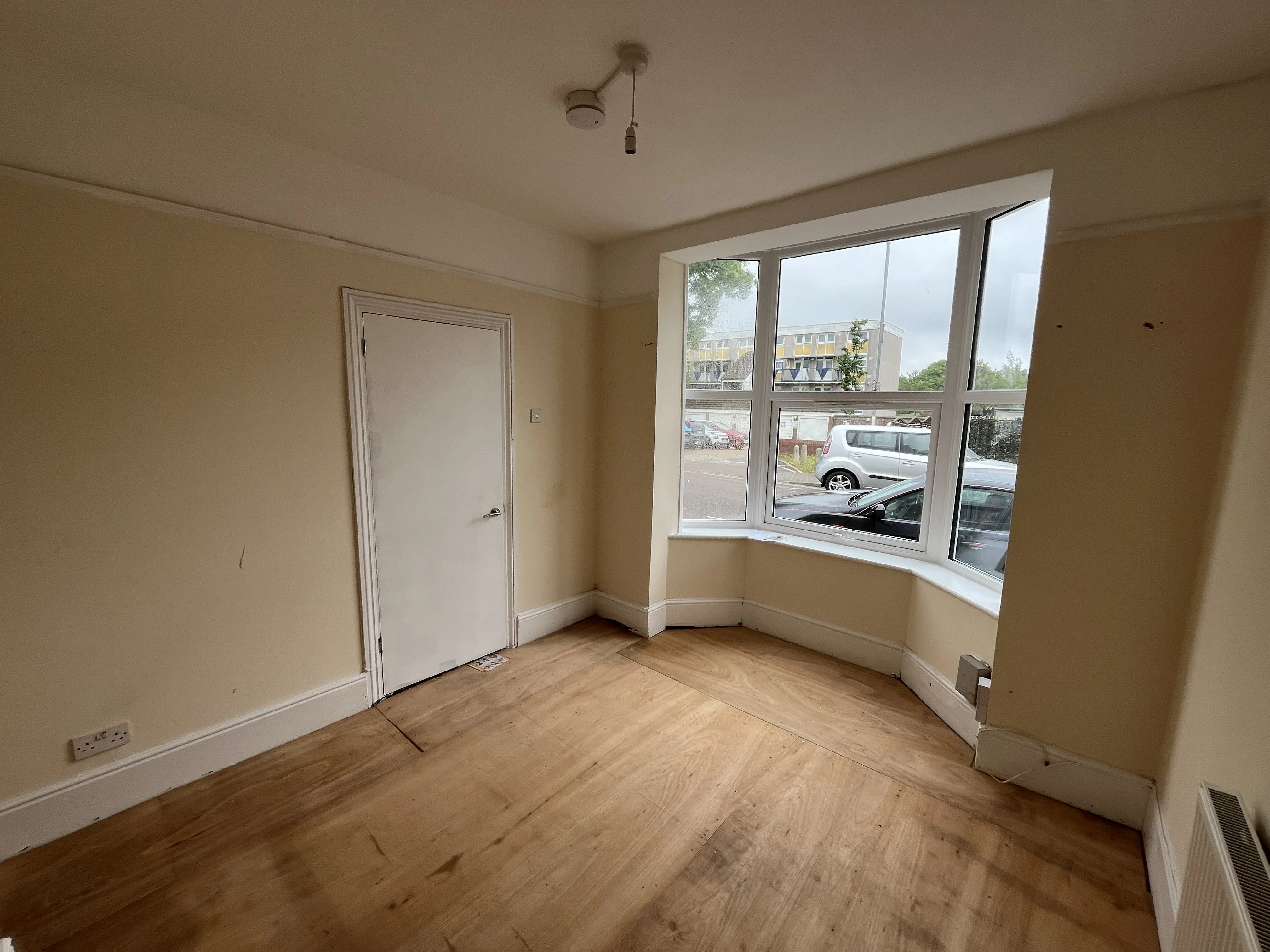 VACANT - Freehold Mid Terrace House