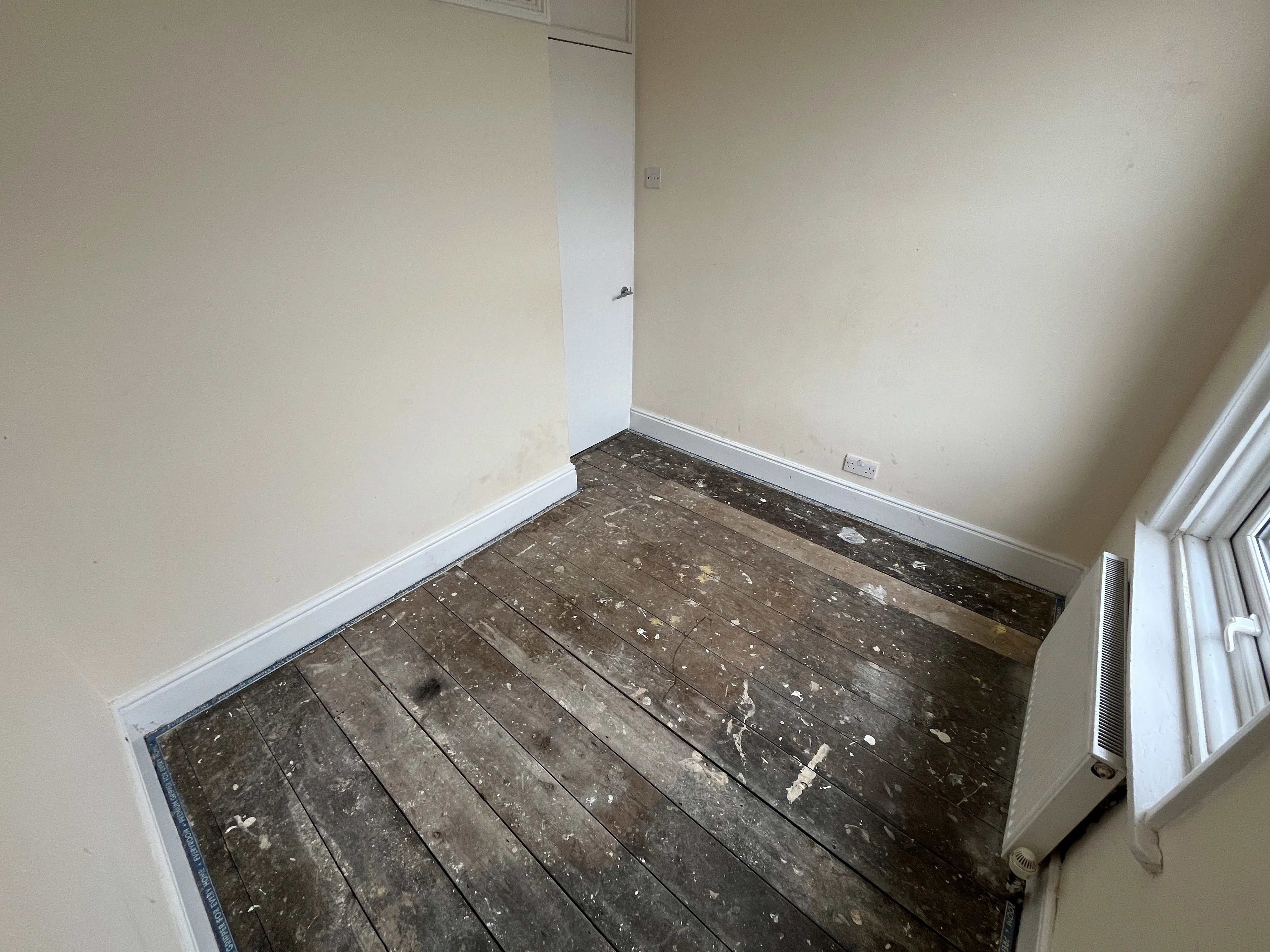VACANT - Freehold Mid Terrace House