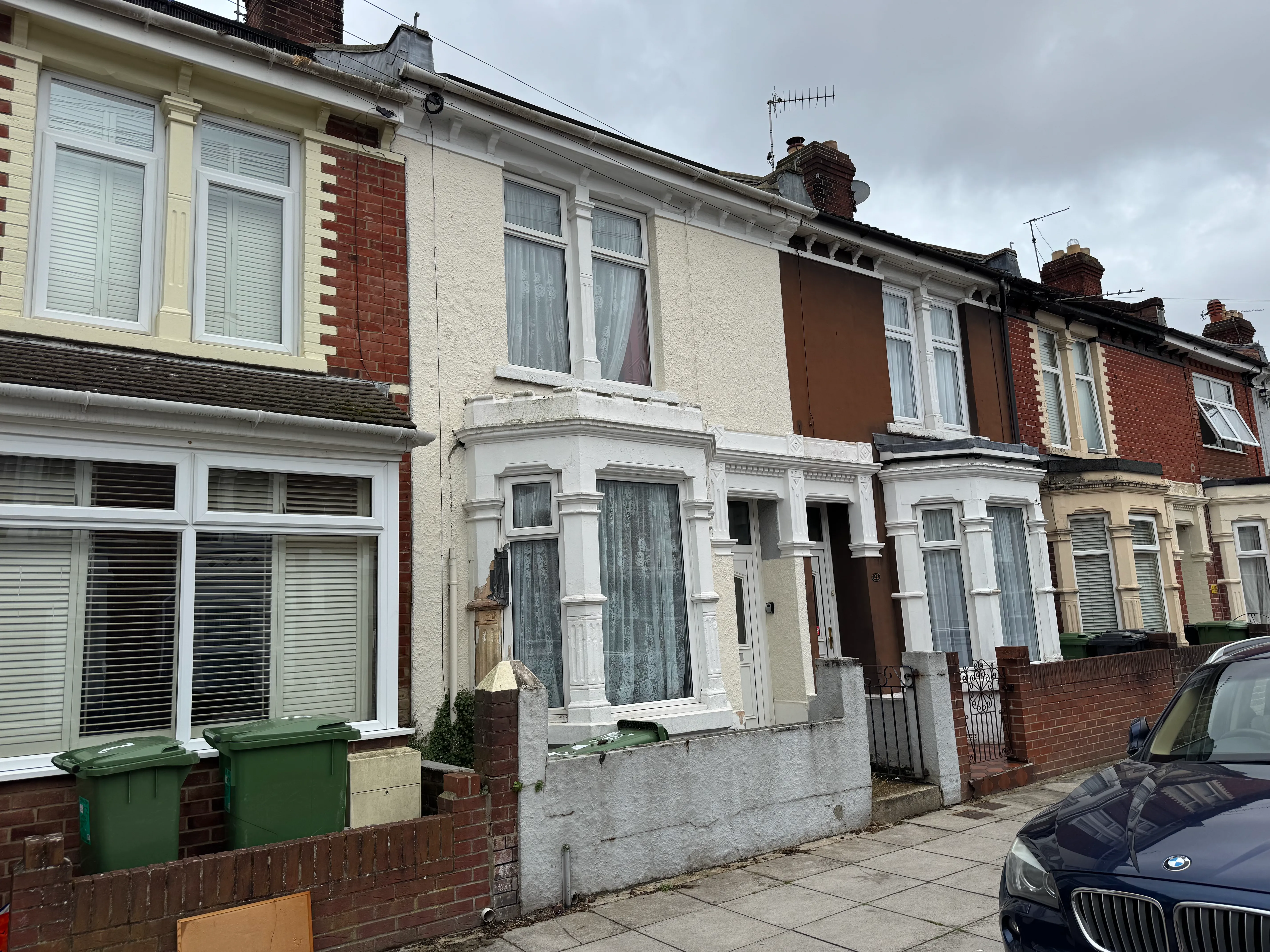 VACANT - Freehold Mid Terrace House 