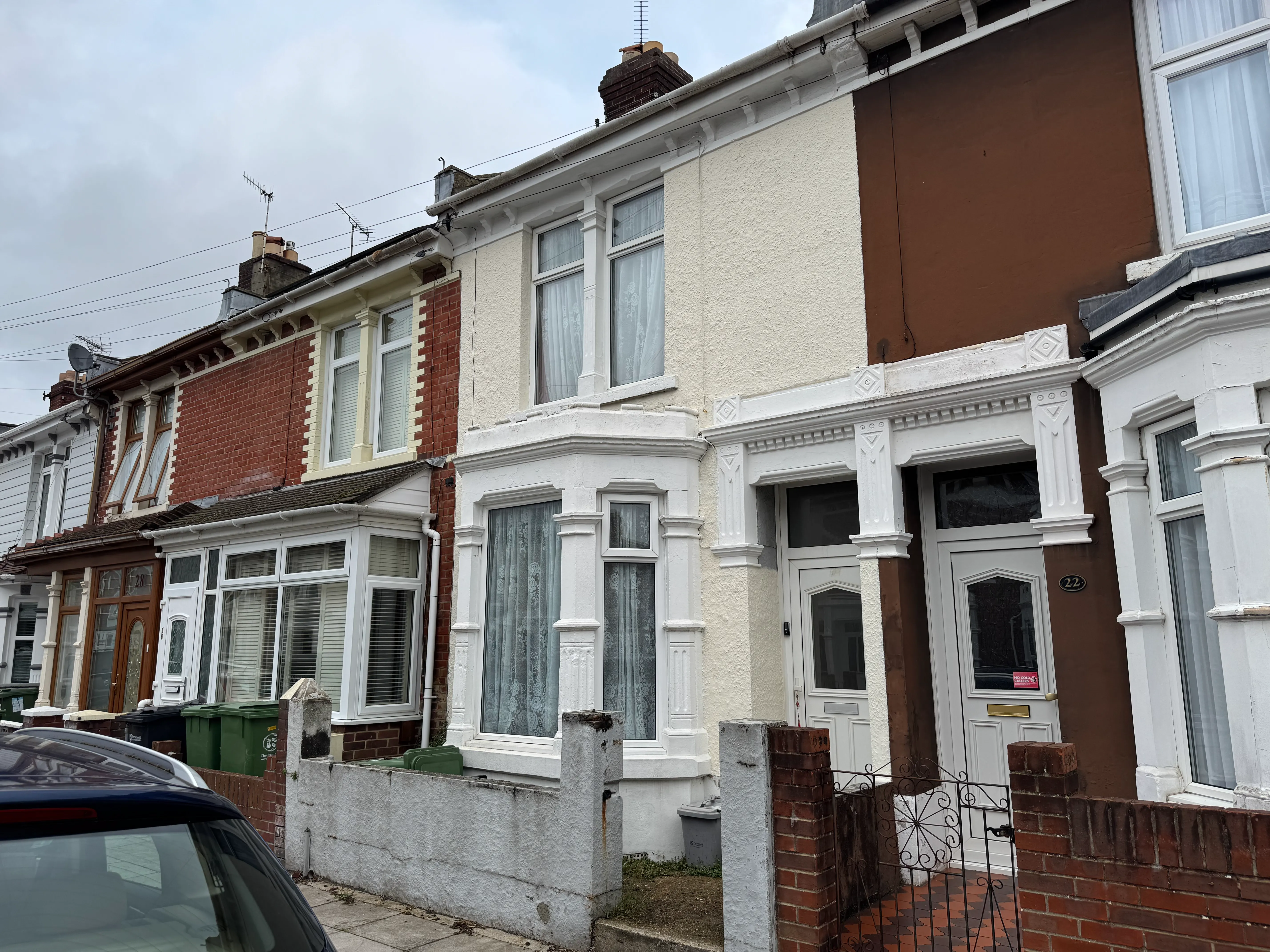 VACANT - Freehold Mid Terrace House 